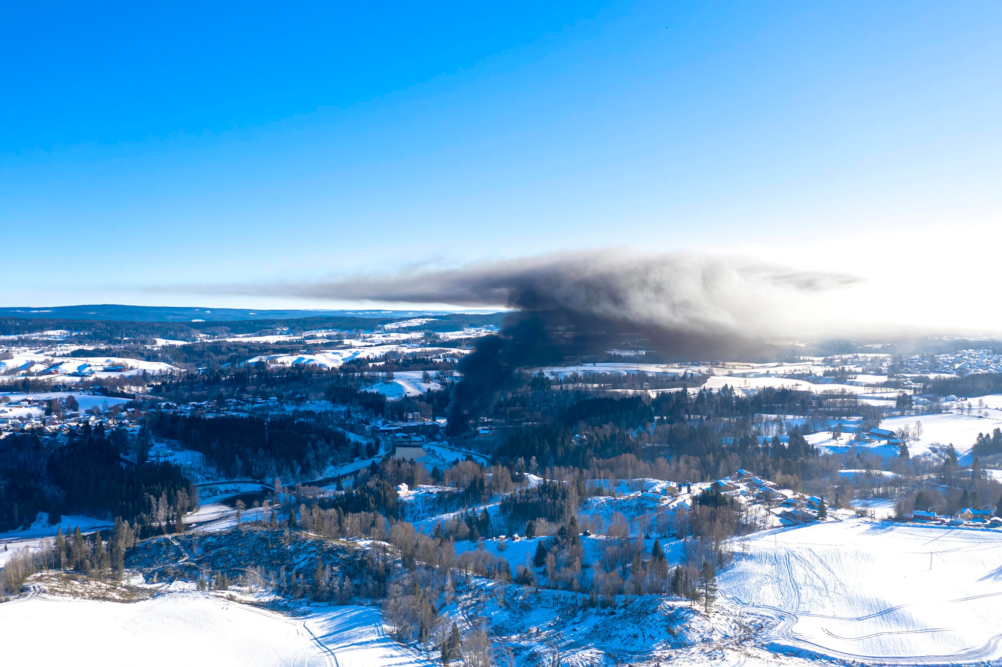 På avstand så det dramatisk ut da det brant i Bønsdalen denne vinterdagen På avstand så det dramatisk ut da det bra i Bønsdalen denne vinterdagen