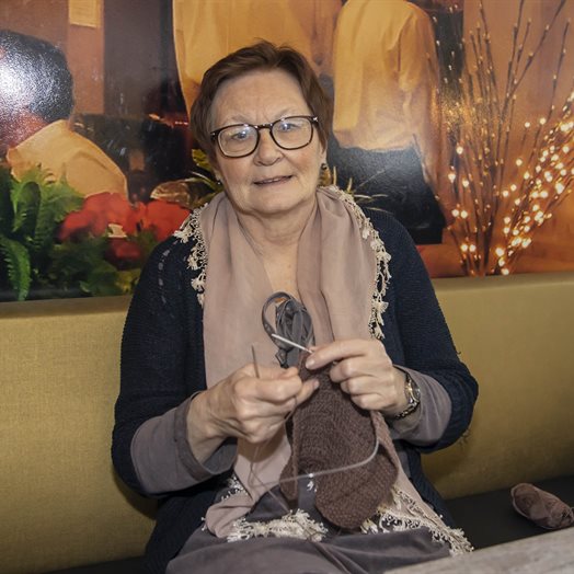 Syklubb? - Nei, dette er noe annet. Dette er strikkekafé!