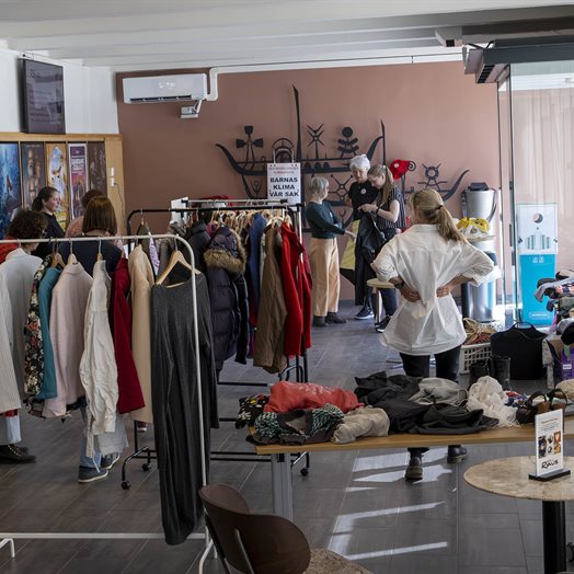 Hundrevis av klær skiftet eiere