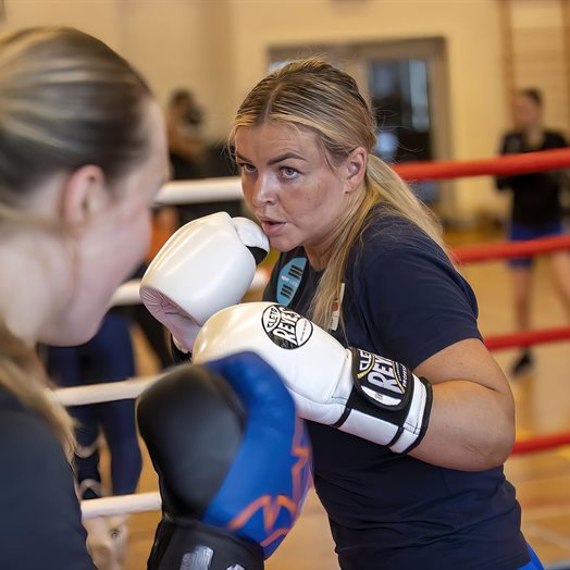 Female Box på Bønsmoen skole: - Jeg er imponert over hva klubben har fått til!
