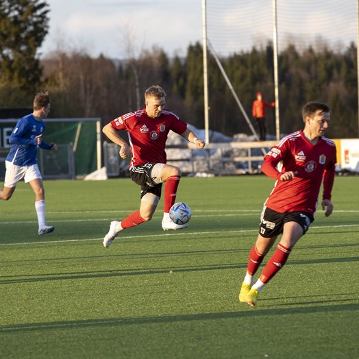 Det lugger for rødt og blått i 4. divisjon