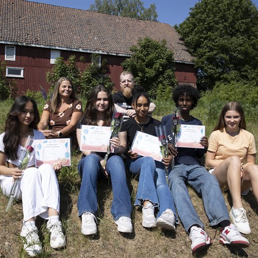 Ble hedret på siste skoledag: – Vi fikk nesten sjokk!