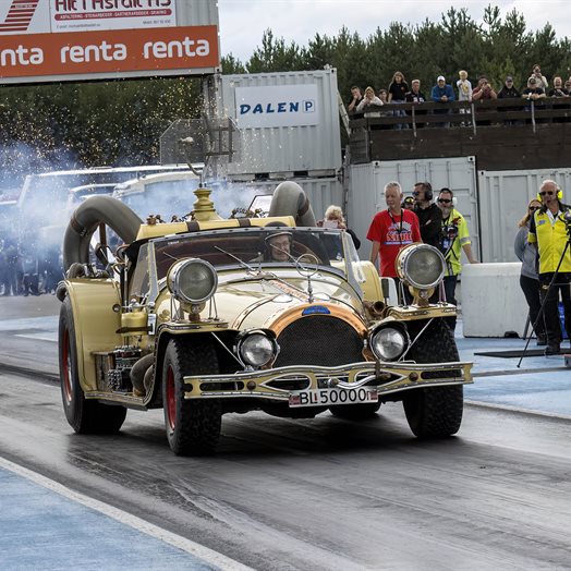 På stripa med kompass, barometer, ekkolodd, fyrverkeri – og blodbank!