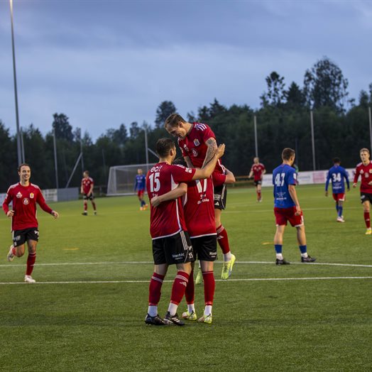 EIF imponerte på eget kunstgress