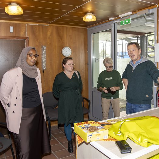 Stortingspolitiker besøkte Matutdelingen: - Et nødvendig onde