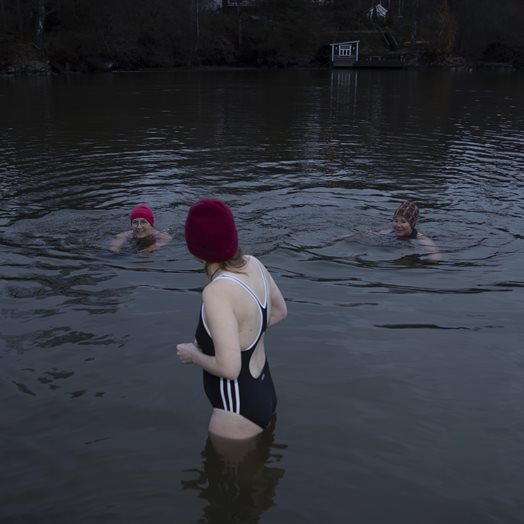 Vannet holder 5 grader: - Jeg får ny energi og varme i kroppen!