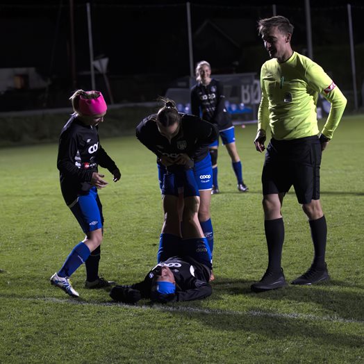 Eneste damelag i fotball i Eidsvoll: - En glad gjeng med kaklehøner!