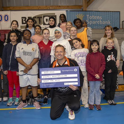 Kjempegave til basketklubben: - Det var helt sykt!