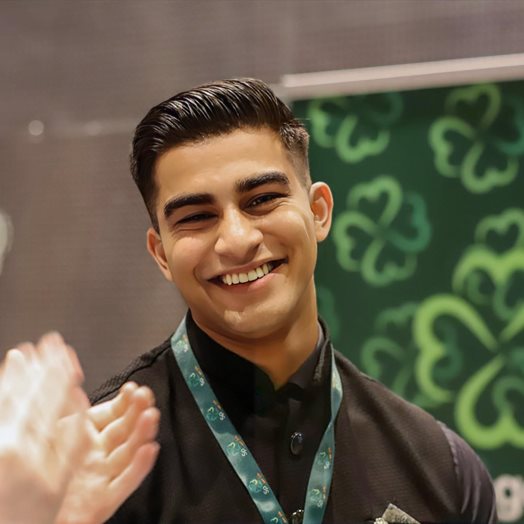 Ashish mot toppen: - Fotballen kommer dårligst ut