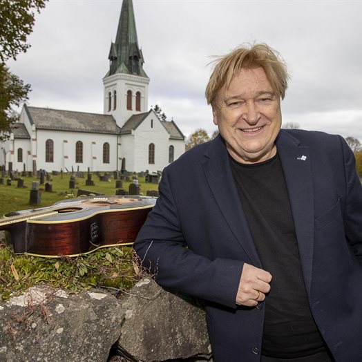 Jørn Hoel til Eidsvoll: - Det blir en julekonsert med glimt i øyet