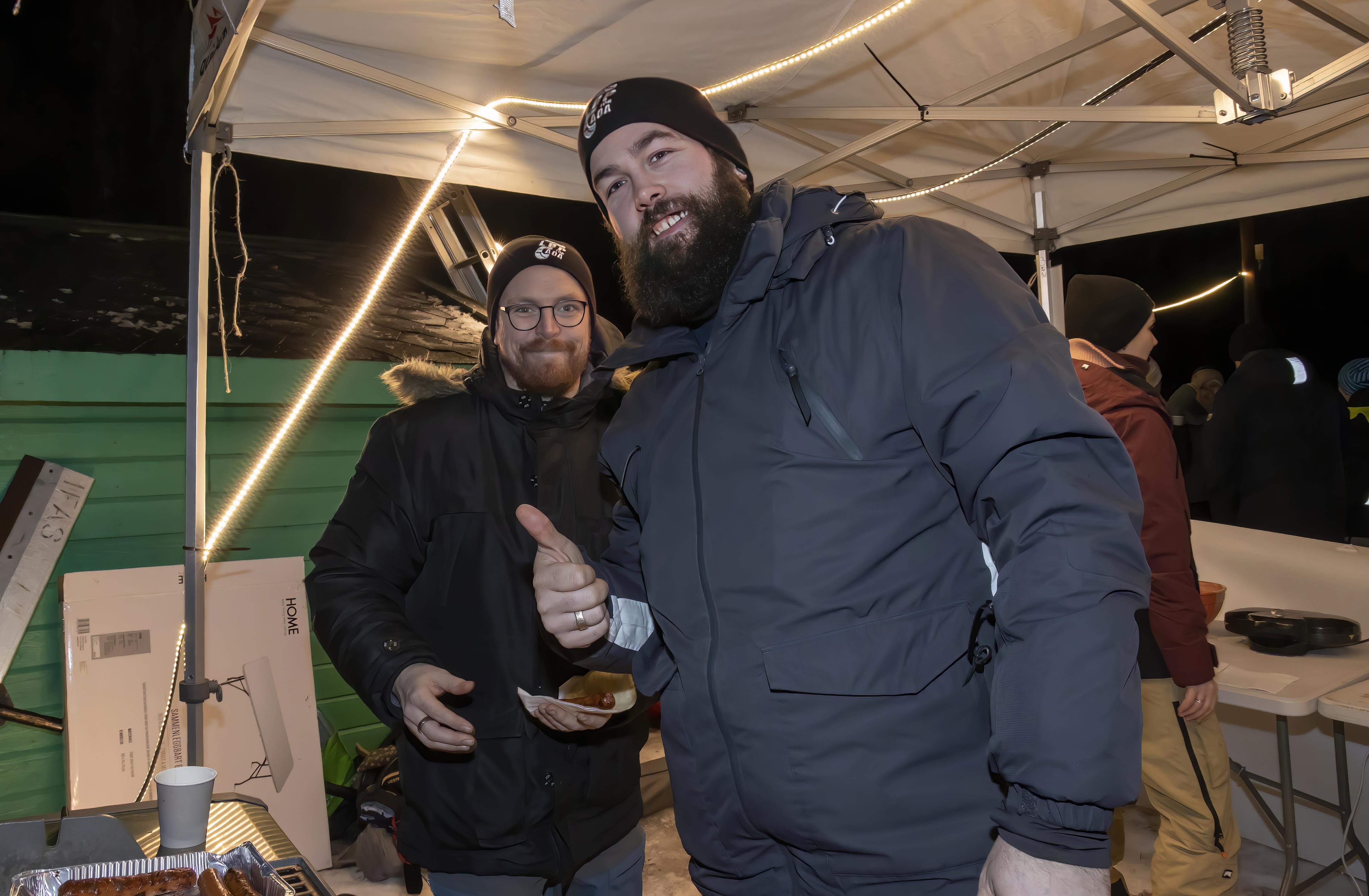 Marius Simensen og Mads Gutterud Tandberg var grillsjefer