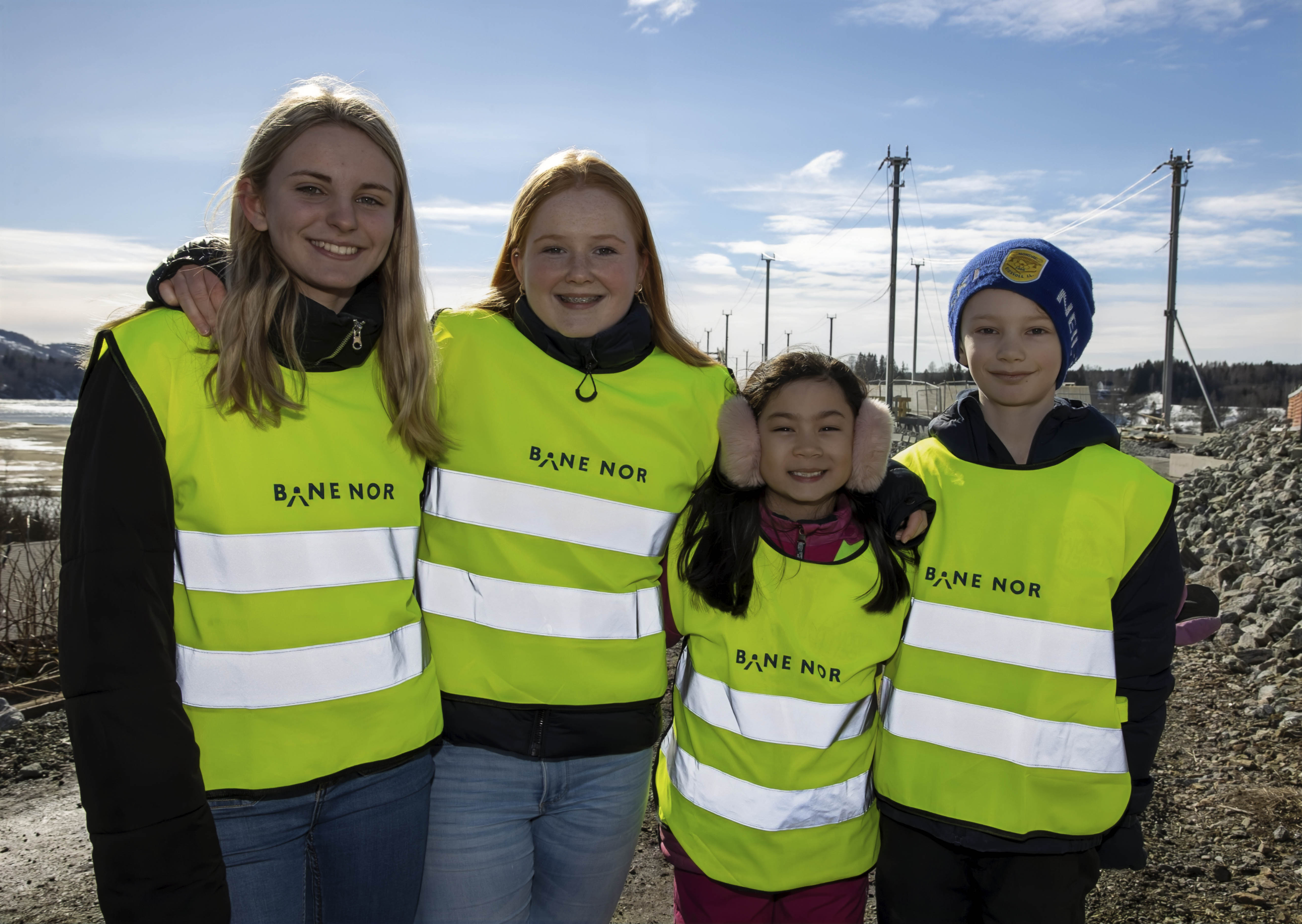Vannessa Mihle og Linnea Kristiansen Ekman fra 7. trinn og Amalie Vandeli og Sigurd Elias Rønsen fra 3. trinn