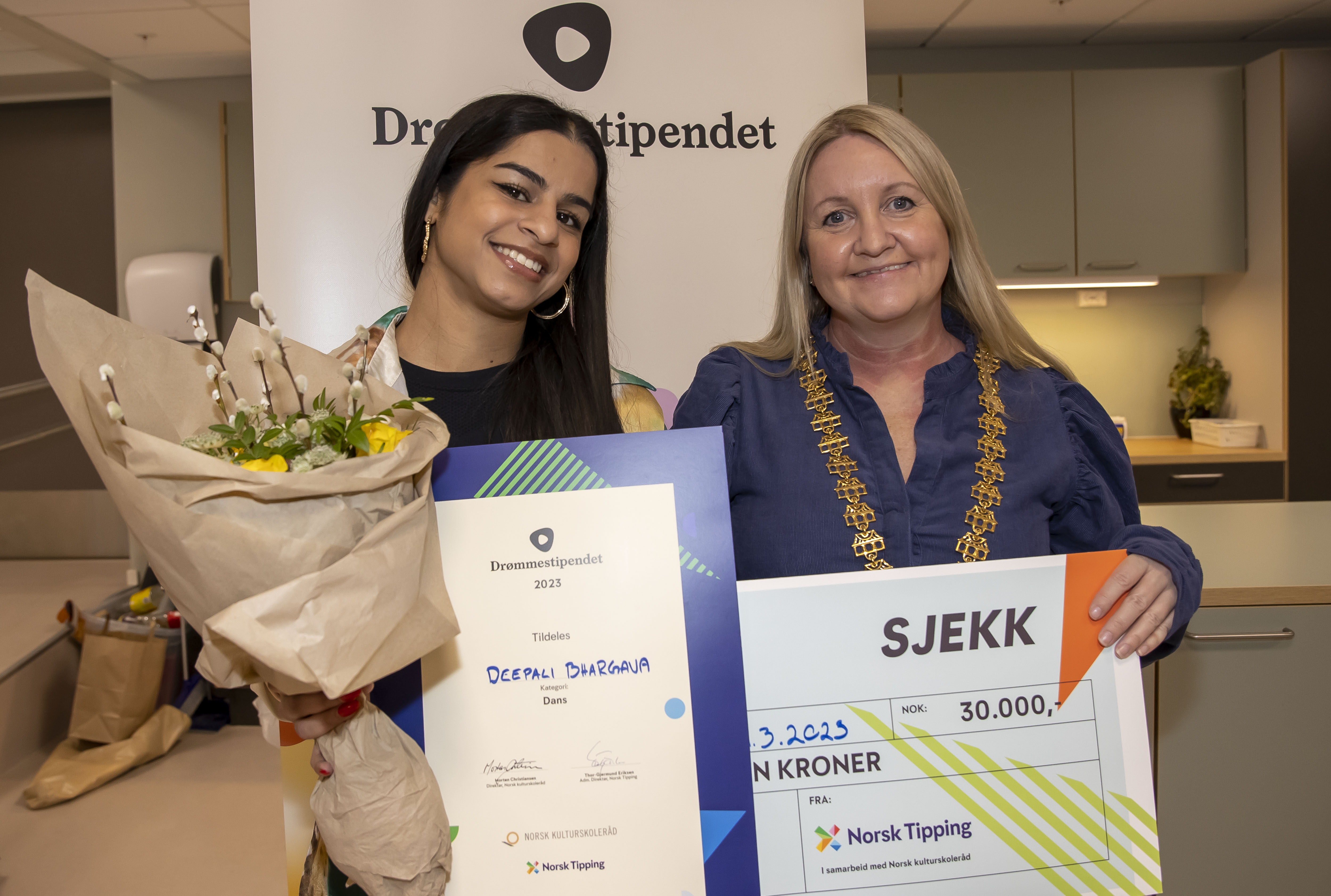 Deepali Bhargava og ordfører Hege Svendsen Deepali Bhargava og ordfører Hege Svendsen
