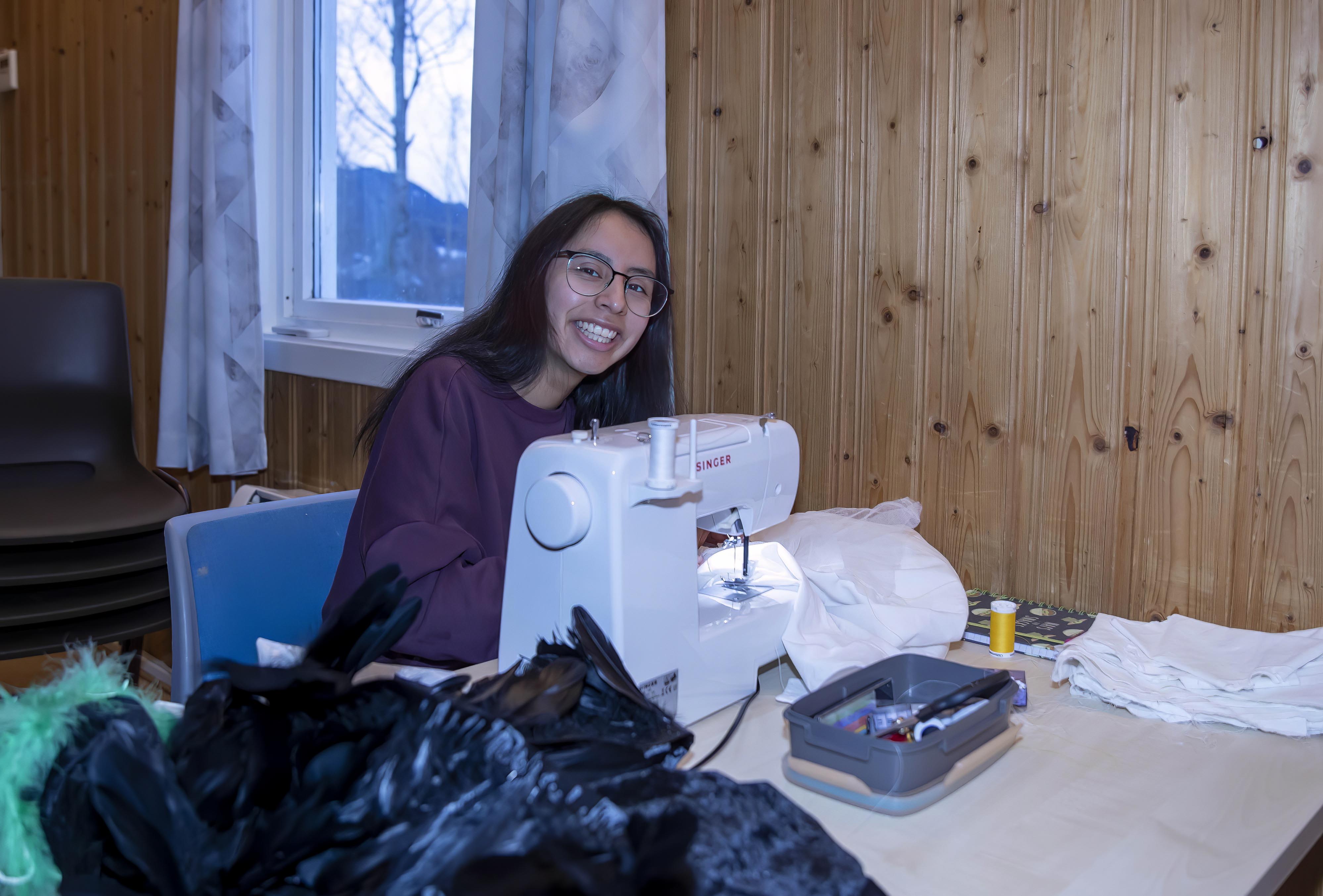 Emma Holen syr kostymer til den store gullmedaljen