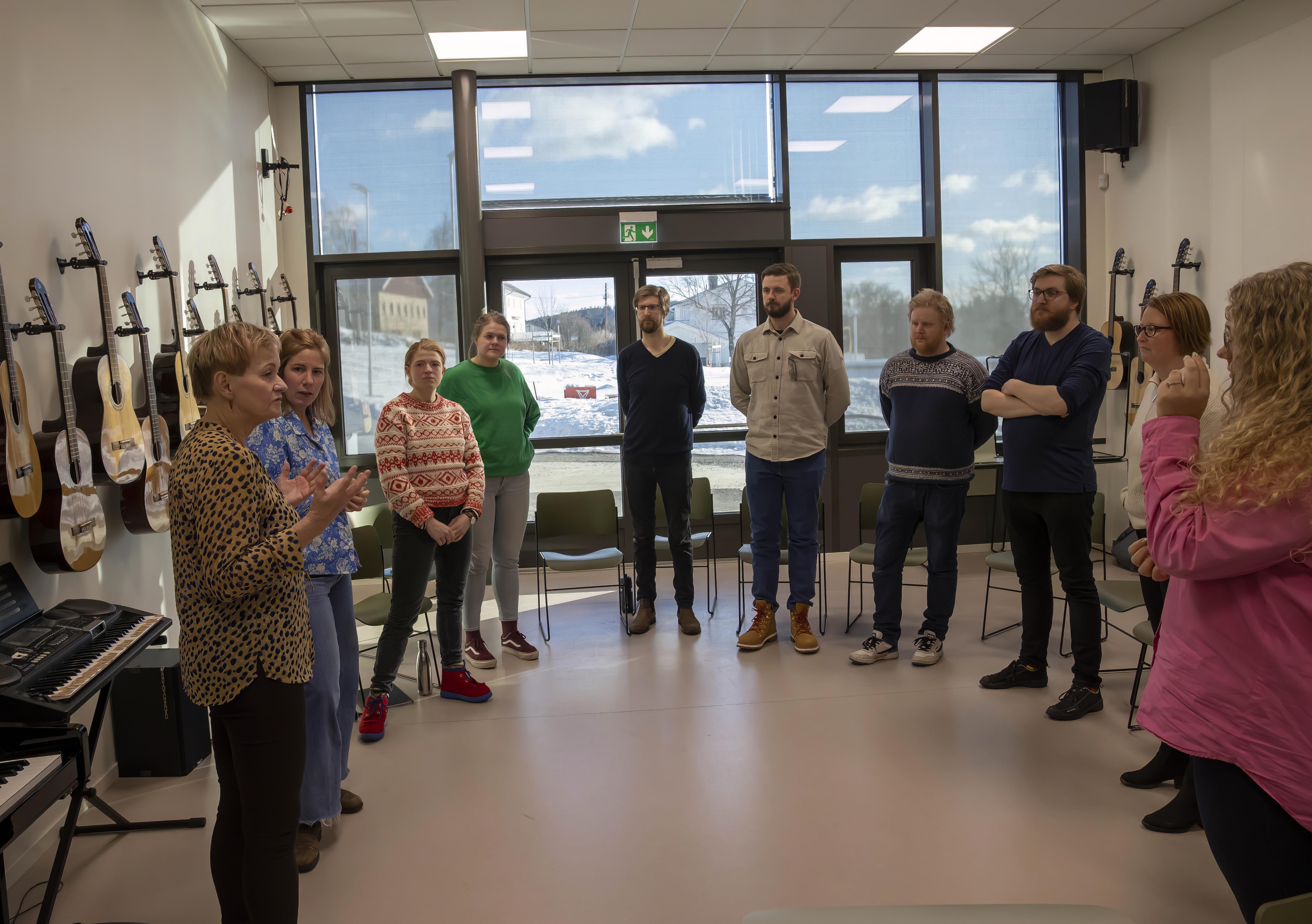 Her forteller Mona Julsrud om viktigheten av riktig kroppsholdning, pust og støtte for sangere Her forteller Mona Julsrud om viktigheten av riktig kroppsholdning, pust og støtte for sangere