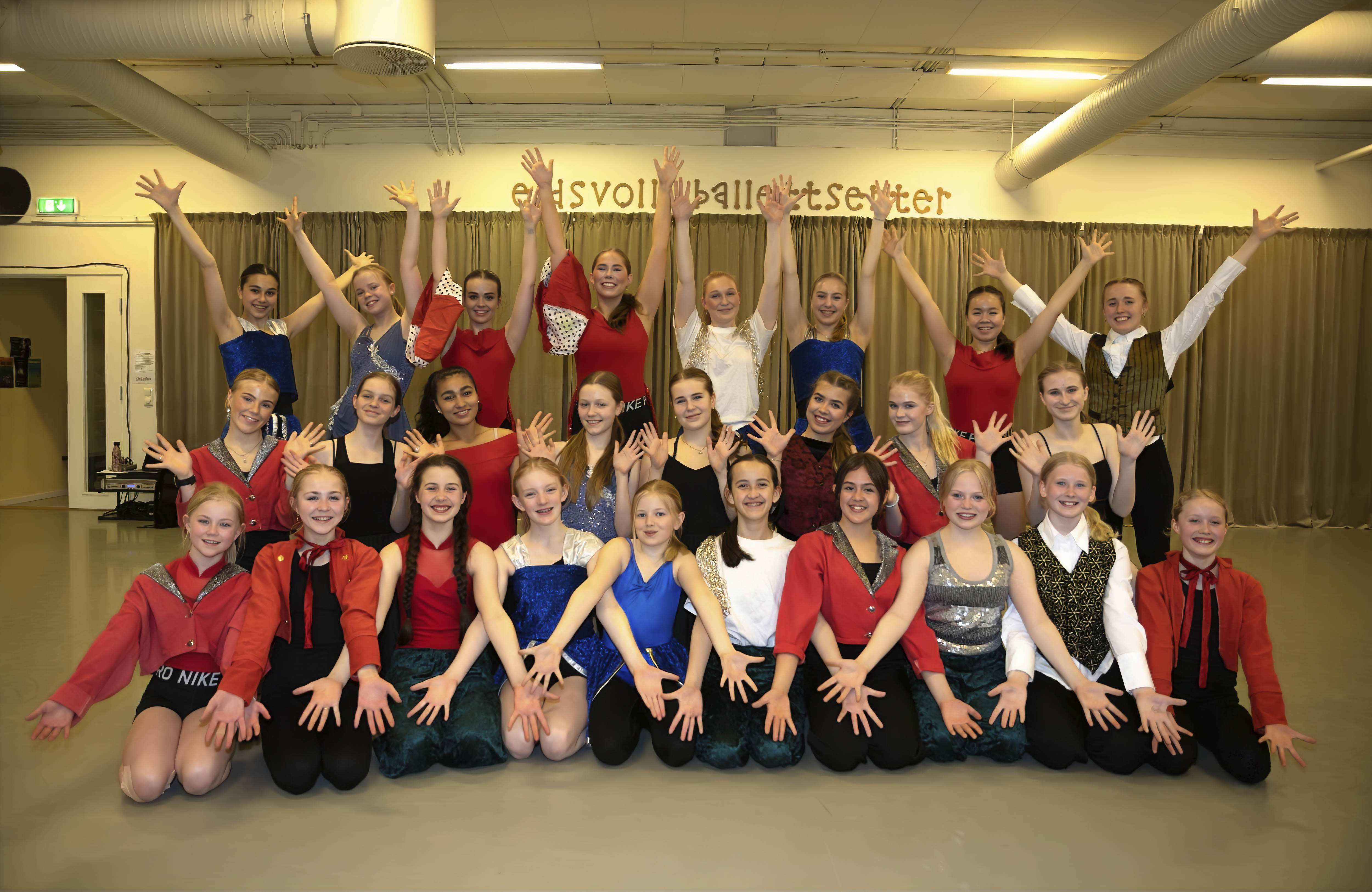 Eidsvoll Balettsenter håper å se deg i Kong Rakne. Denne gjengen er uansett klare for å underholde Eidsvoll Ballettsenter håper å se deg i Kong Rakne til helgen. Denne gjengen er uansett klare for å underholde