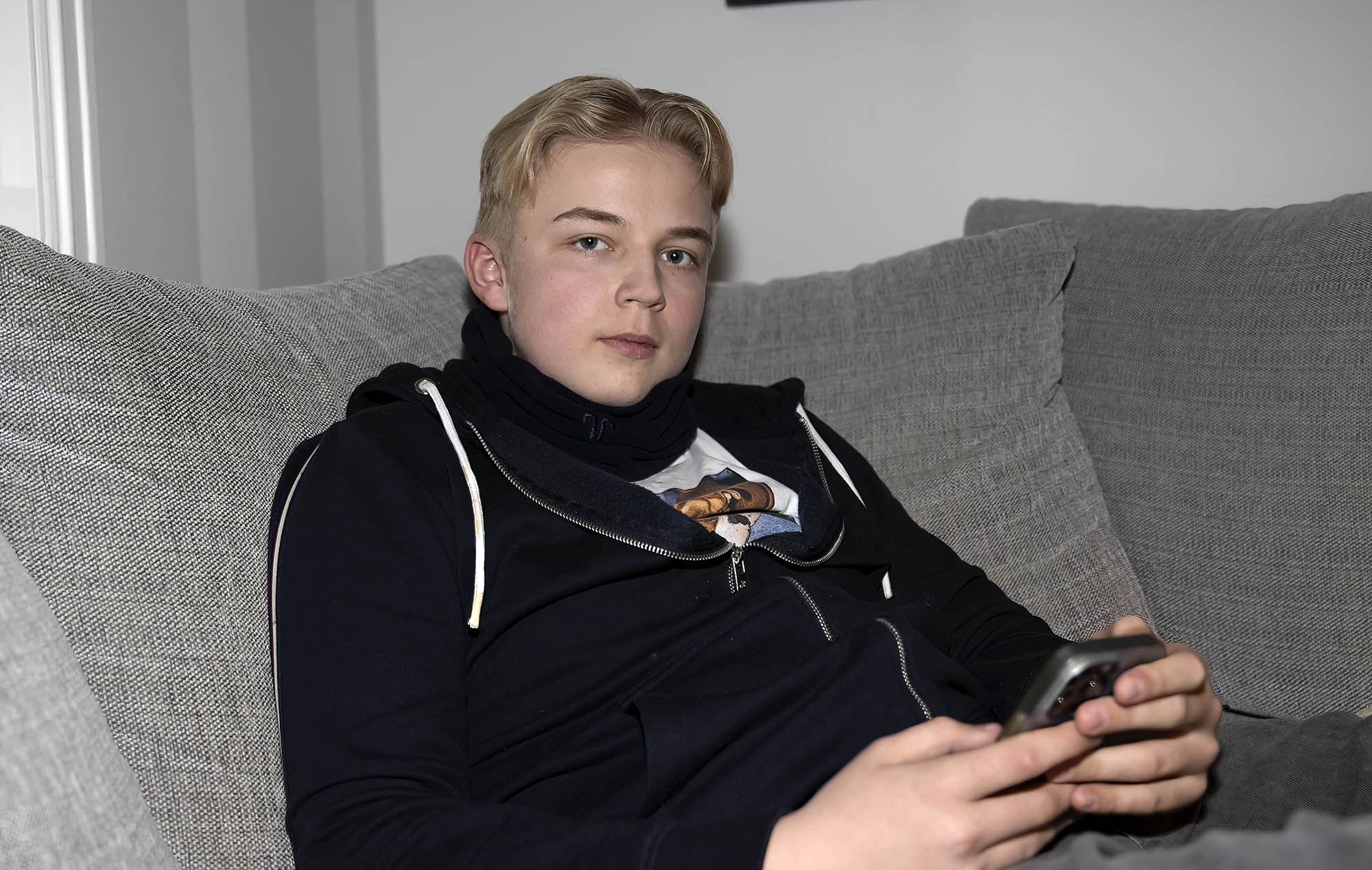Mathias Armand Nyrud (14) er foreløpig hjemme hos mor og far på en lørdagskveld Mathias Armand Nyrud (14) er foreløpig hjemme hos mor og far på en lørdagskveld