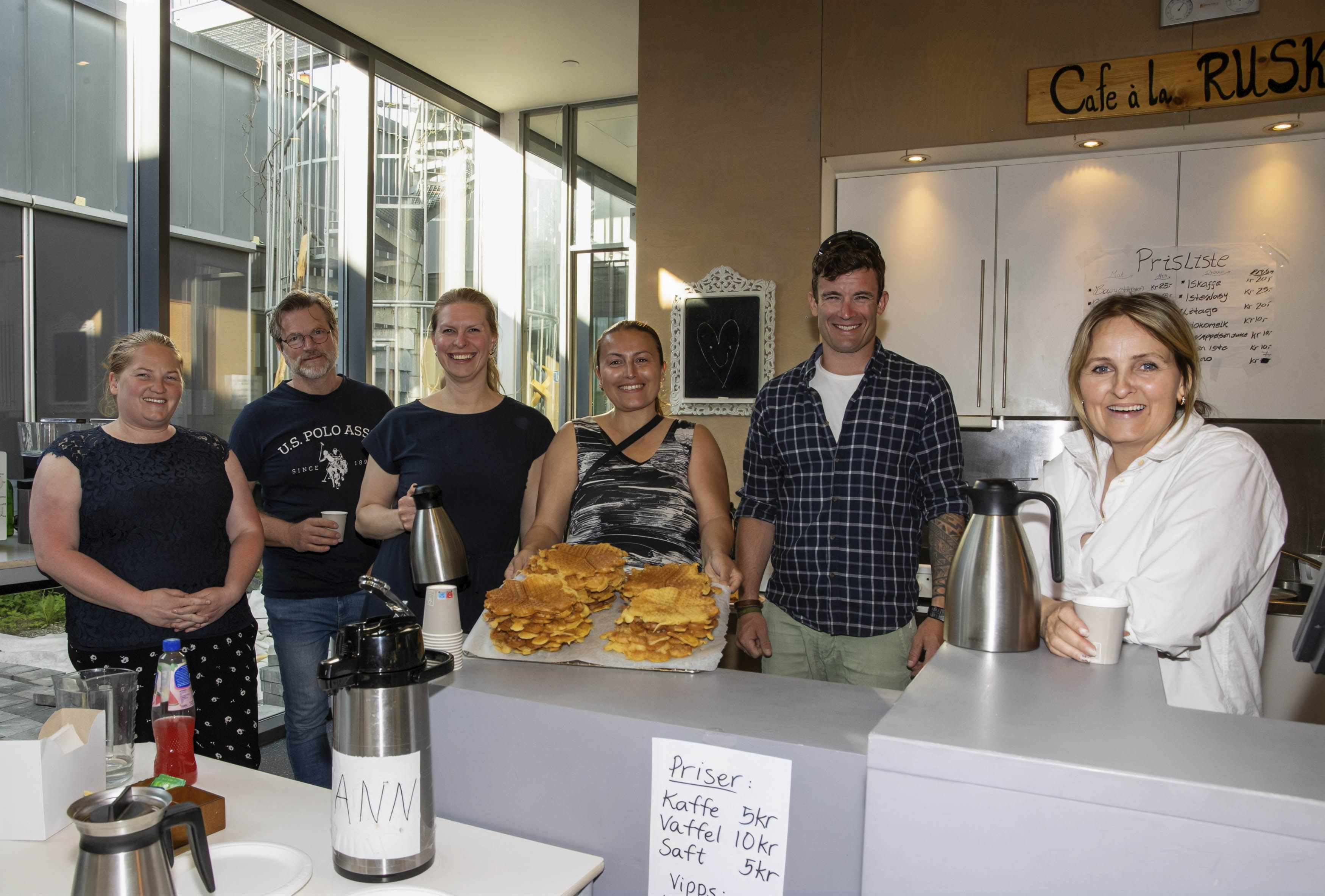 Cathrine Moe, Thomas Hvale, Ane Marstein Bauer, Wahiba Nabbach, Christopher Magnes og Hege Kjærnes Cathrine Moe, Thomas Hvale, Ane Marstein Bauer, Wahiba Nabbach, Christopher Magnes og Hege Kjærnes