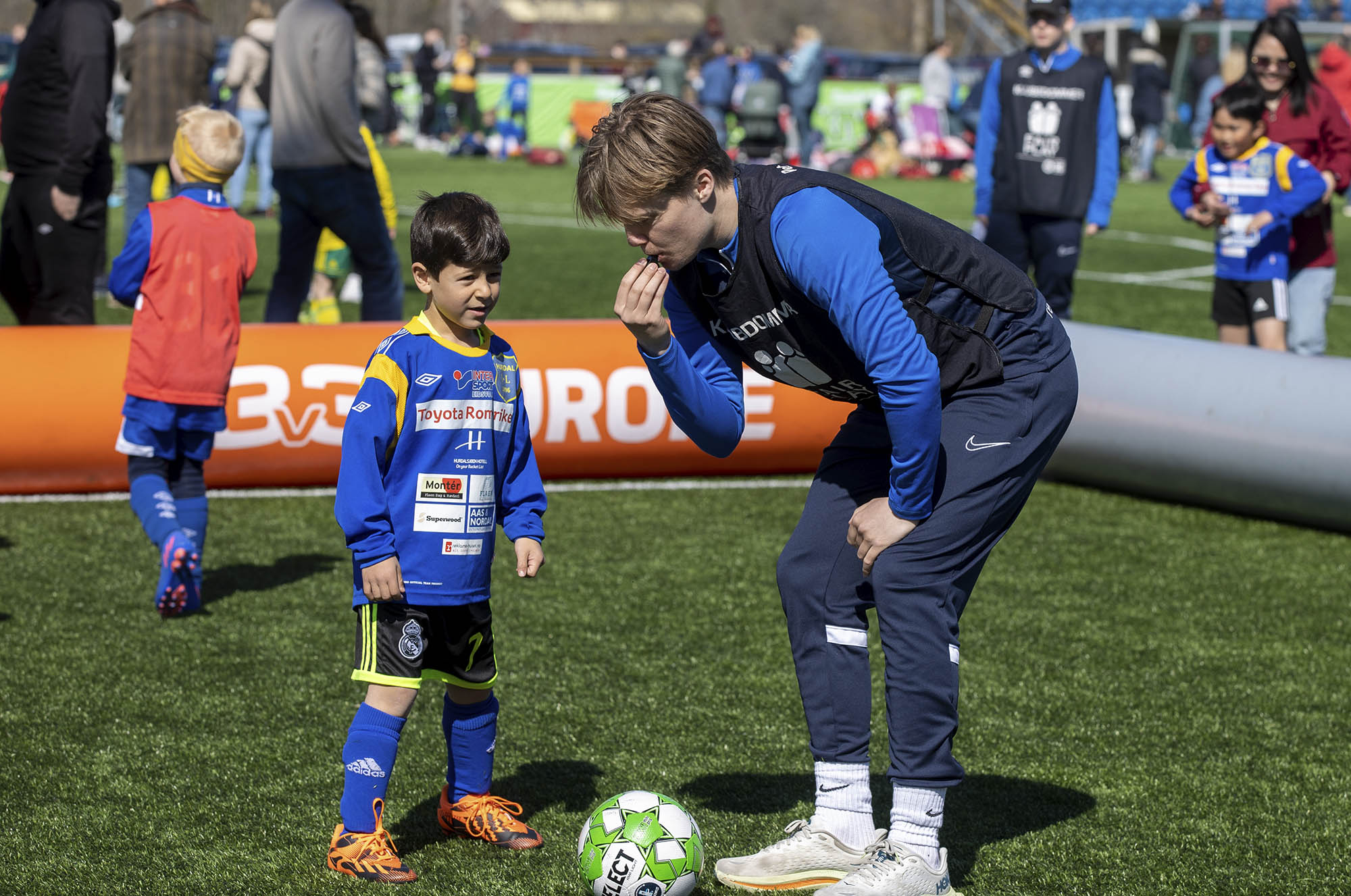 Kristian Bjerknes Håkenstad var en av 20 dommere som var i aksjon søndag Kristian Bjerknes Håkenstad var en av 20 dommere som var i aksjon søndag