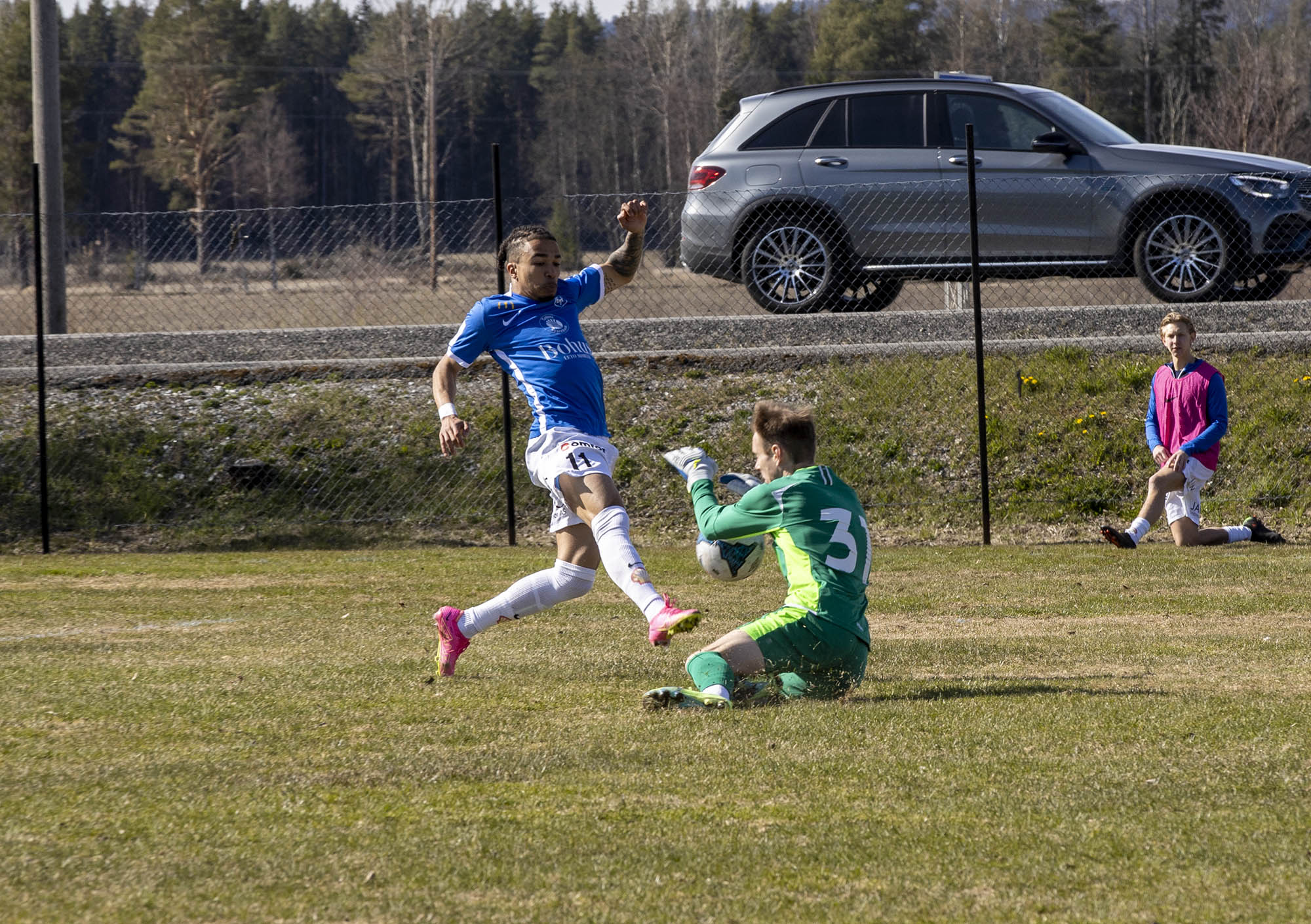 Etter bare et et par minutter av kampen var Benedict Lethabo Notoane veldig nær å komme på blank goal Etter bare et et par minutter av kampen var Benedict Lethabo Notoane veldig nær å komme på blank goal