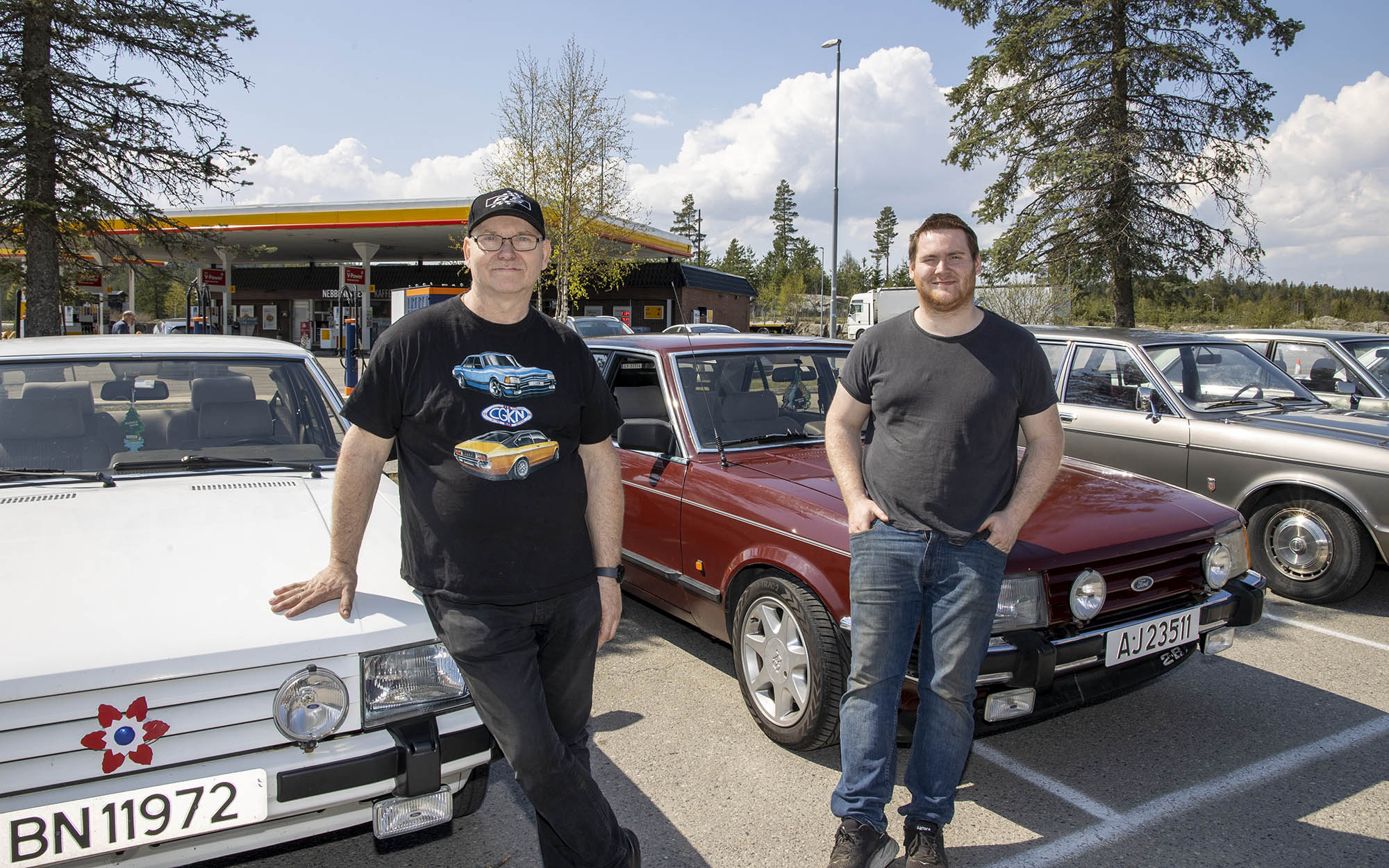 Trond Øyvind Herbs med sin 1985 Granada 2.0 L og sønnen Robert André med sin 'Champis' 1985 Granada 2,3 L Trond Øyvind Herbs med sin 1985 Granada 2.0 L og sønnen Robert André med sin 'Champis' 1985 Granada 2,3 L
