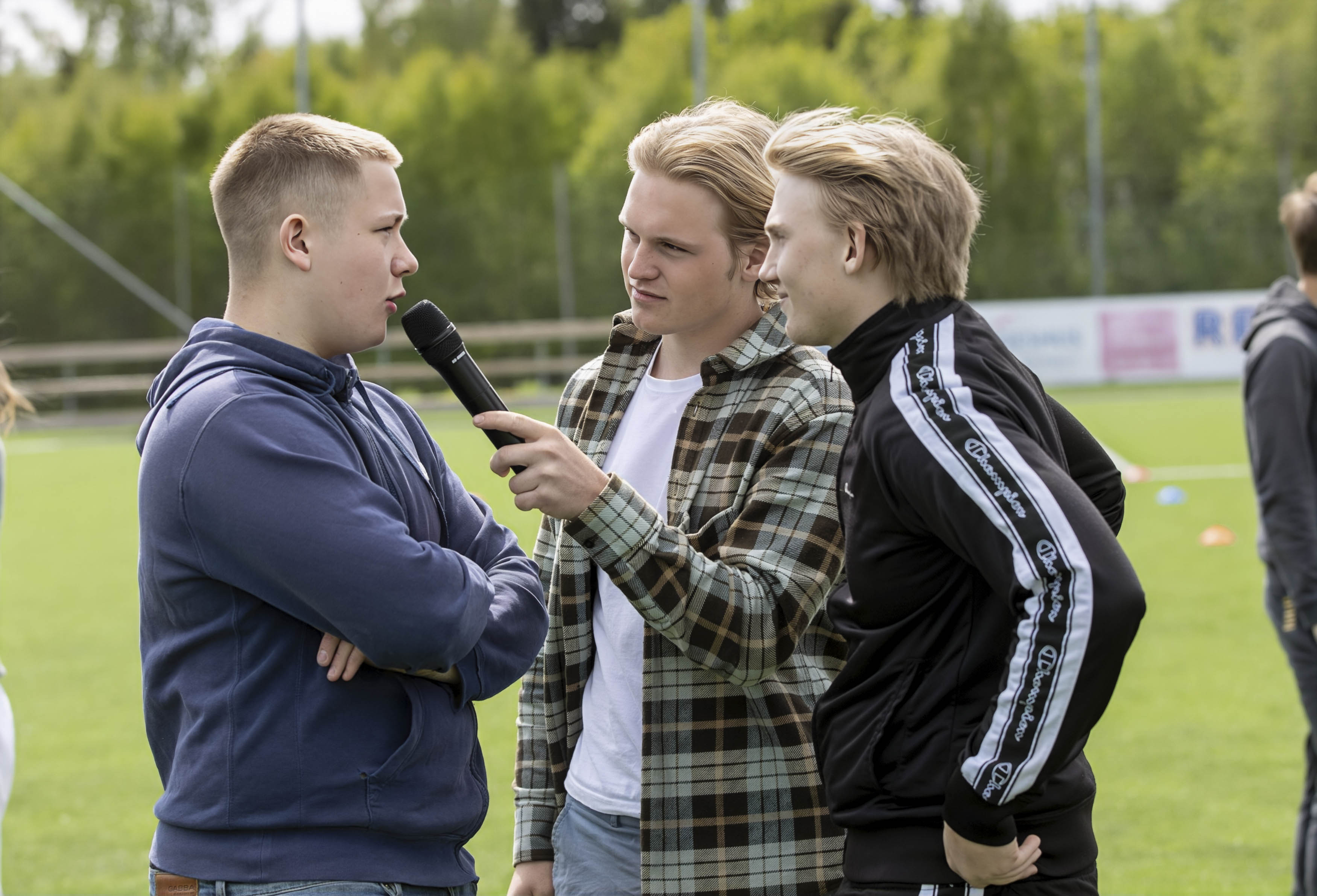 Karl Philip Kristensen fra ungdomsrådet klarte seg meget bra som utegående speaker Karl Philip Kristensen fra ungdomsrådet klarte seg meget bra som utegående speaker