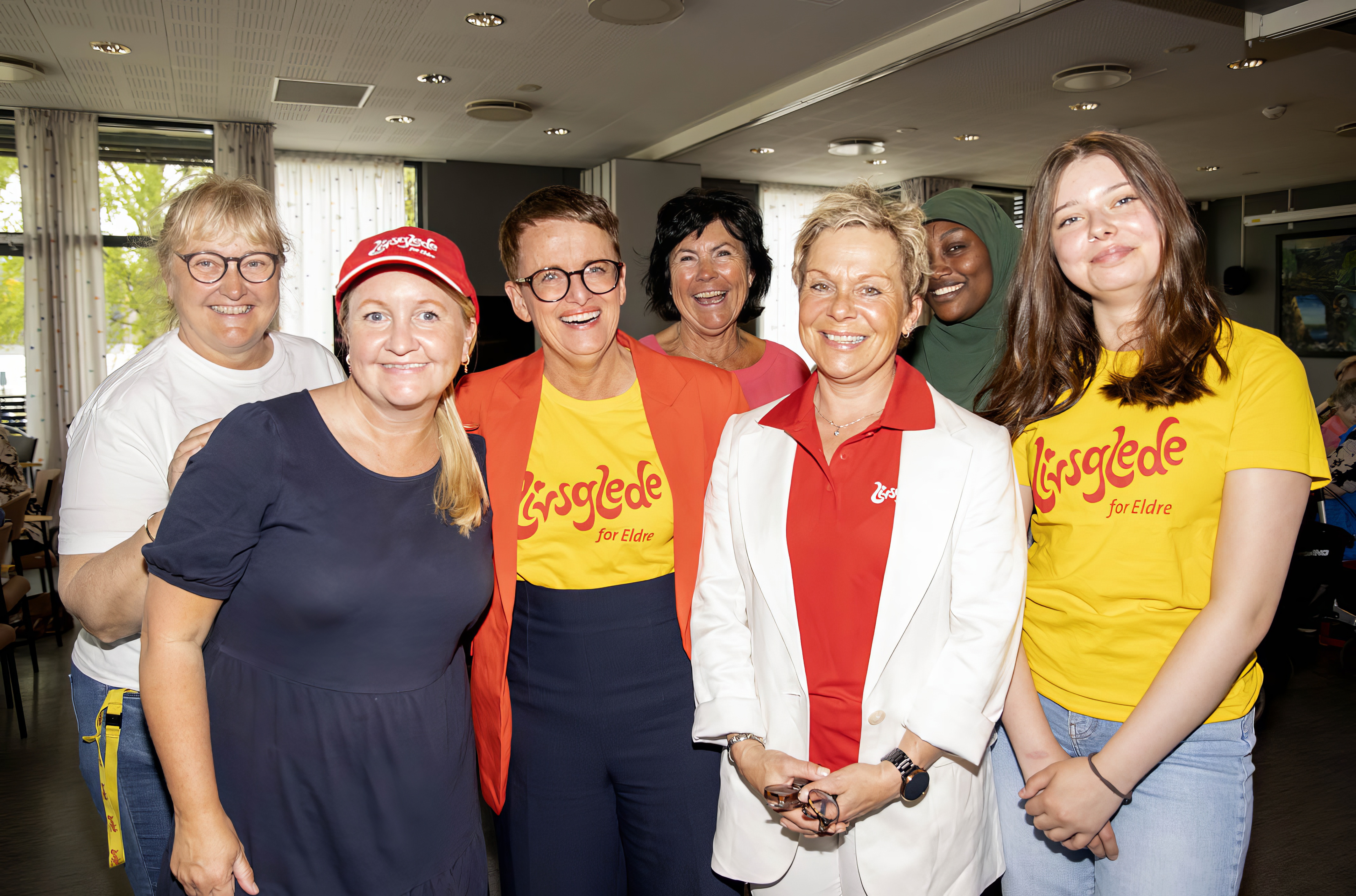 Irene Engeskaug, Hege Svendsen, Tone Bye, Anne Guri Sander Dahl, Inger Johanne Helmen, Biftu Kula og Nikola Kubiak