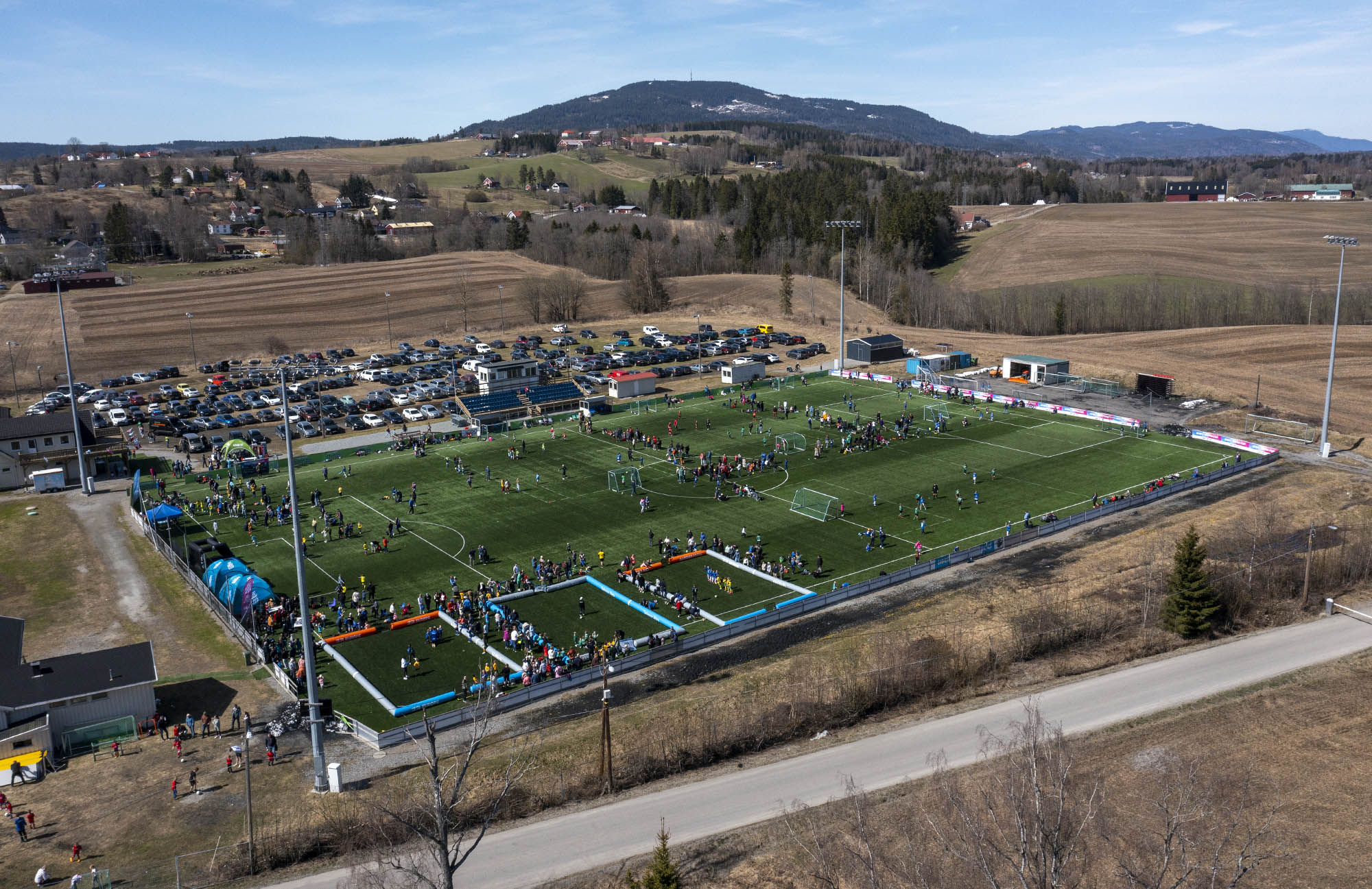 Det var et yrende liv på Myhrer stadion søndag