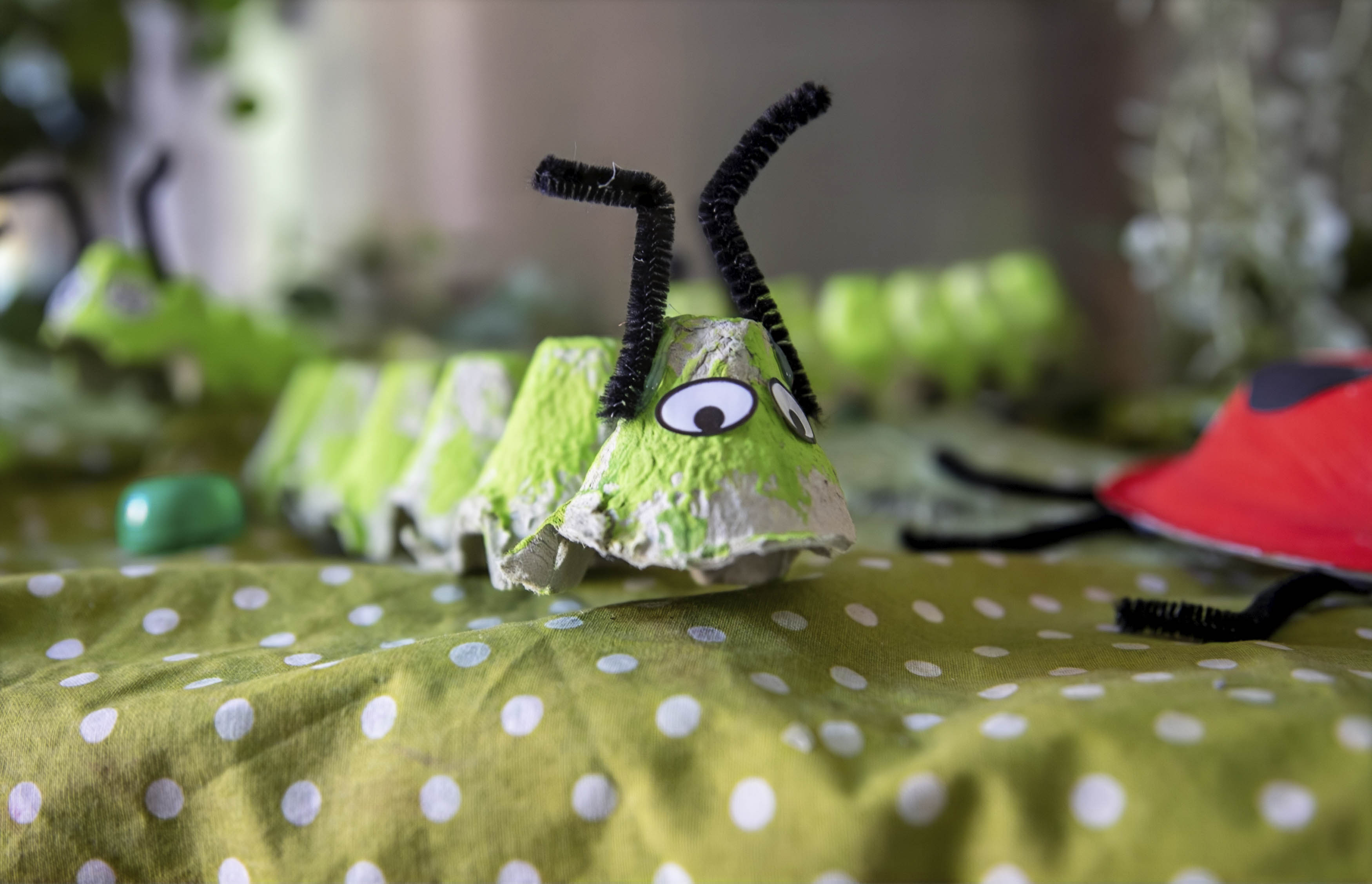 Kreative barn har laget denne fine figuren ut fra en eggekartong