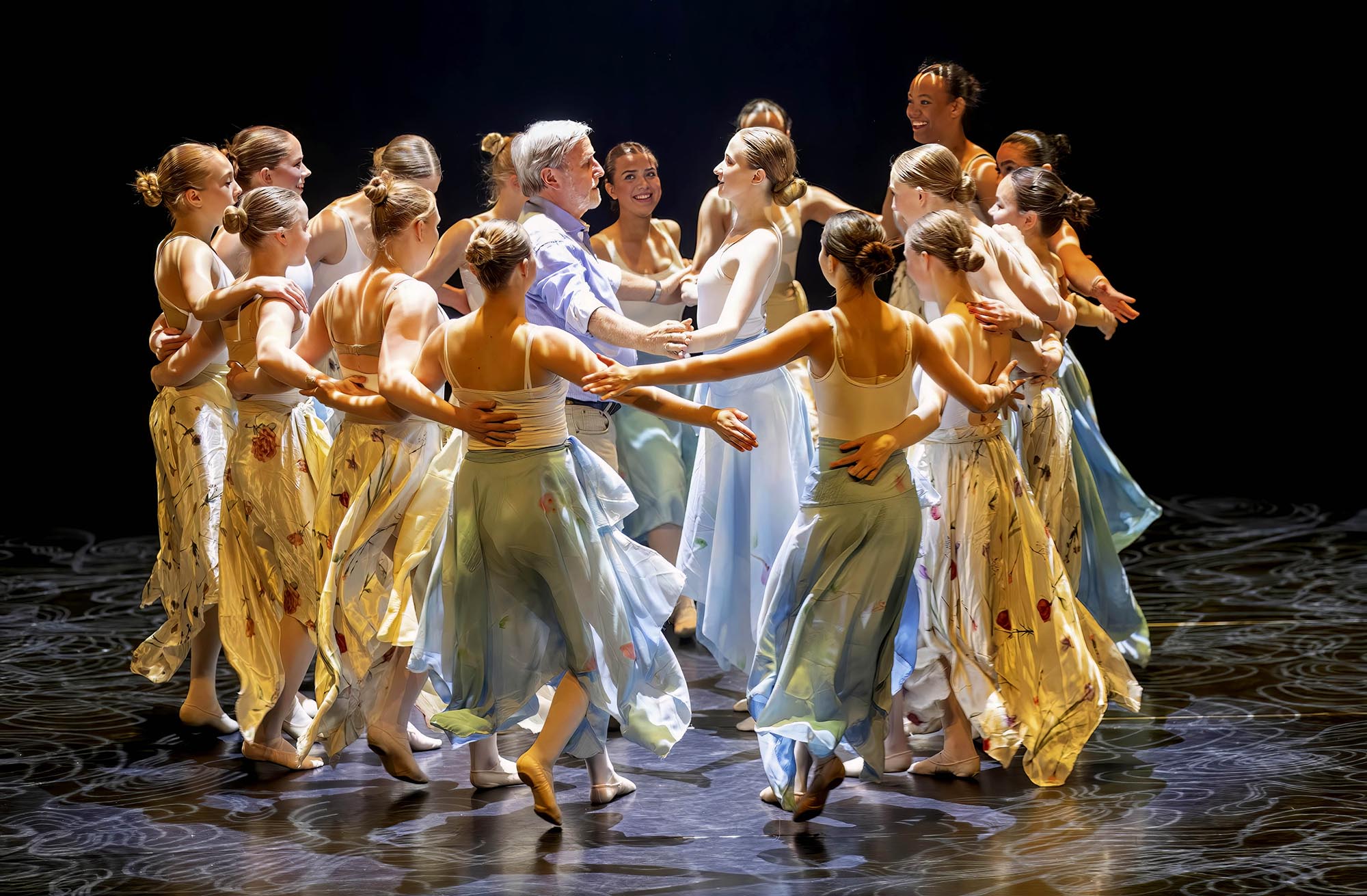 Et rørende øyeblikk: Mari Heen Litangen danset sammen med sin farfar Helge Litangen akkompagnert av Odd Nordstogas 'Ein farfar i livet' Et rørende øyeblikk: Mari Heen Litangen danset sammen med sin farfar Helge Litangen akkompagnert av Odd Nordstogas 'Ein farfar i livet'