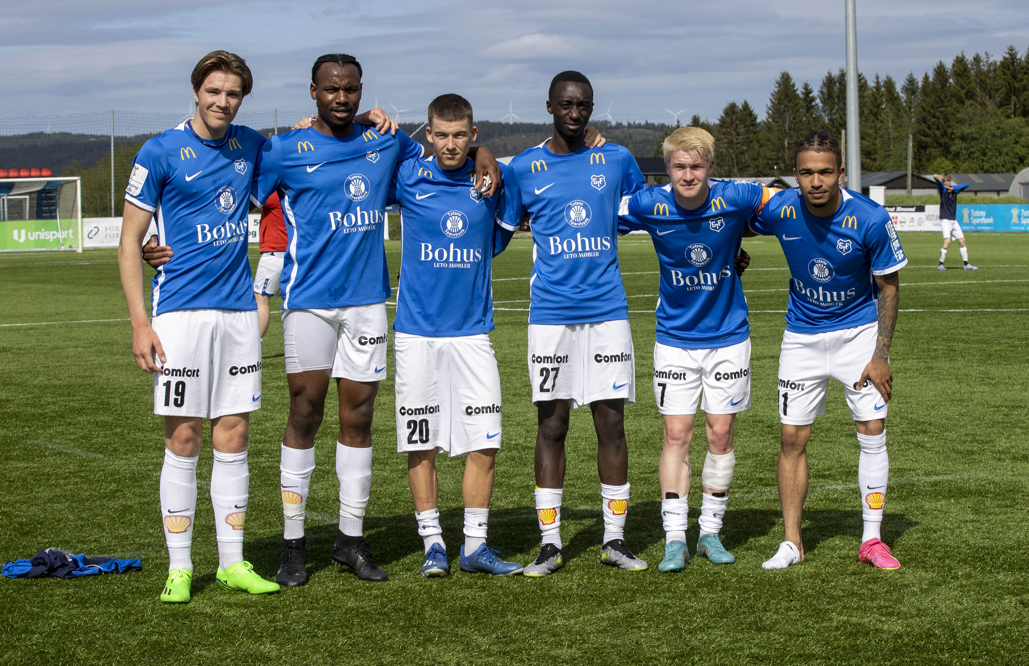 Fredrik Weaas, Vital Curtis Kaba, Petter Hokstad, Kara Abdoulie Mai Bandeh, Erik Ruud og Benedict Lethabo Notoane Fredrik Weaas, Vital Curtis Kaba, Petter Hokstad, Kara Abdoulie Mai Bandeh, Erik Ruud og Benedict Lethabo Notoane