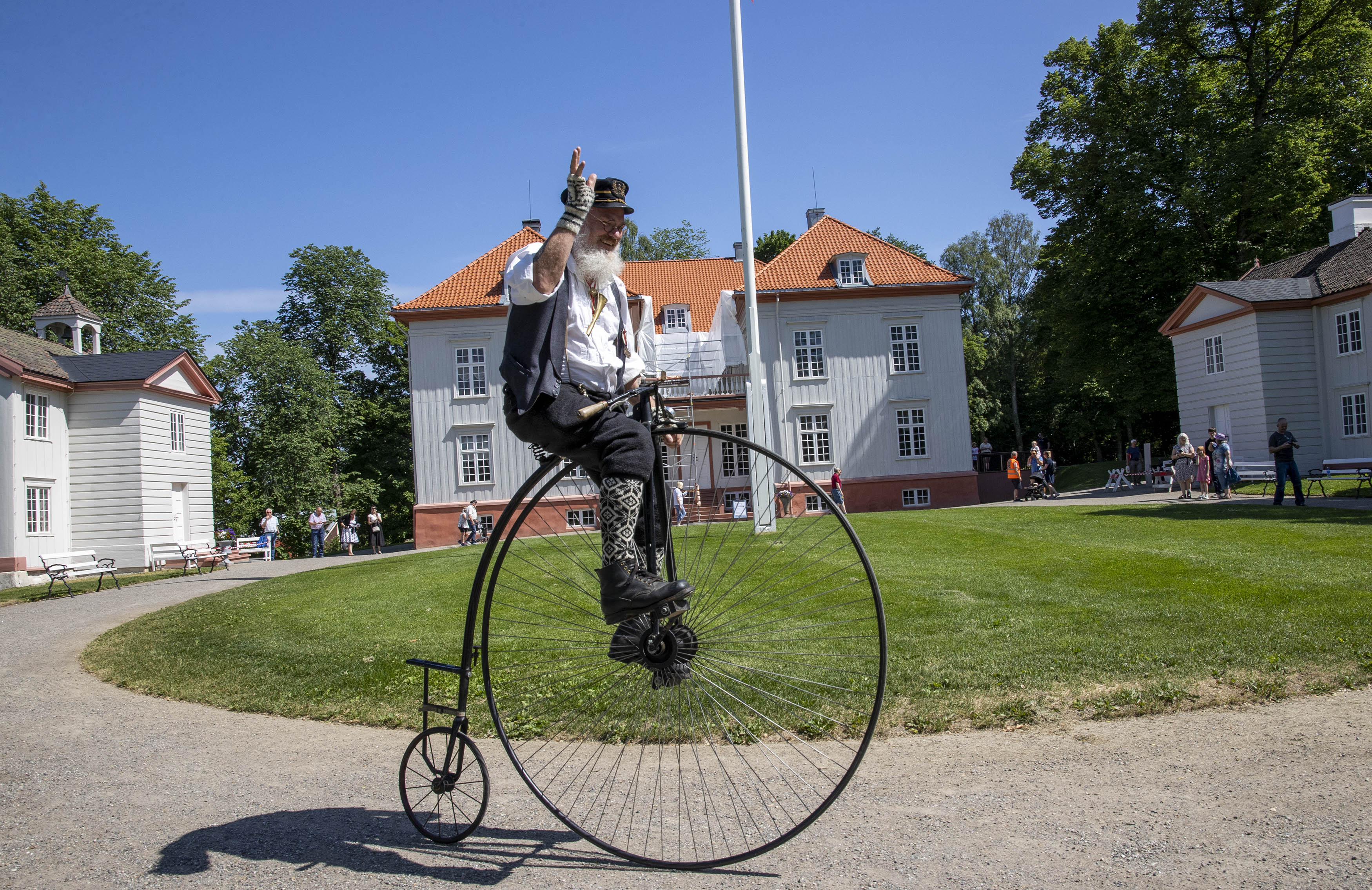 Jan Paulsen med sin Velosiped fra 1880-tallet Jan Paulsen med sin Velosiped fra 1880-tallet