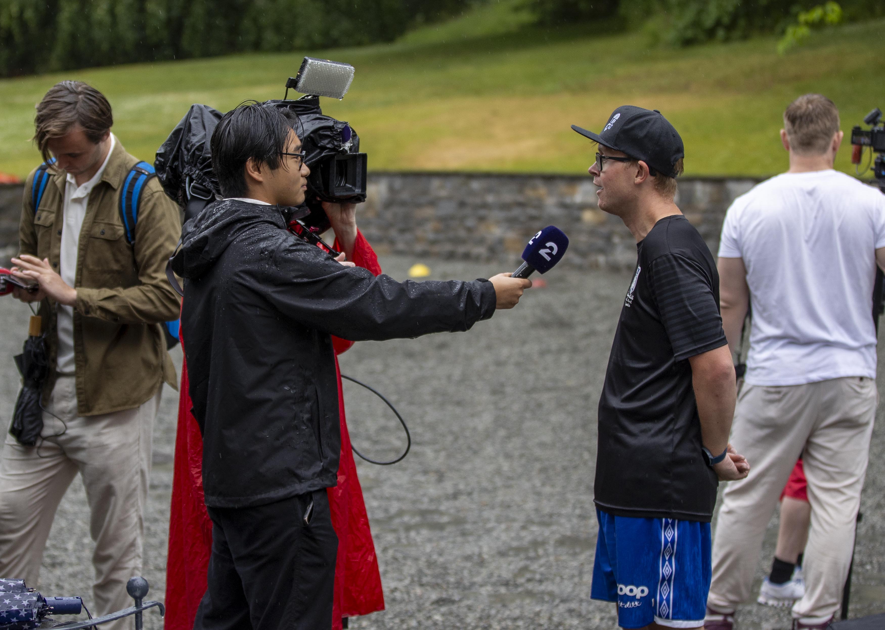 Her blir Bøn-trener Bjørn Lian interjuet av TV 2 etter kampen
