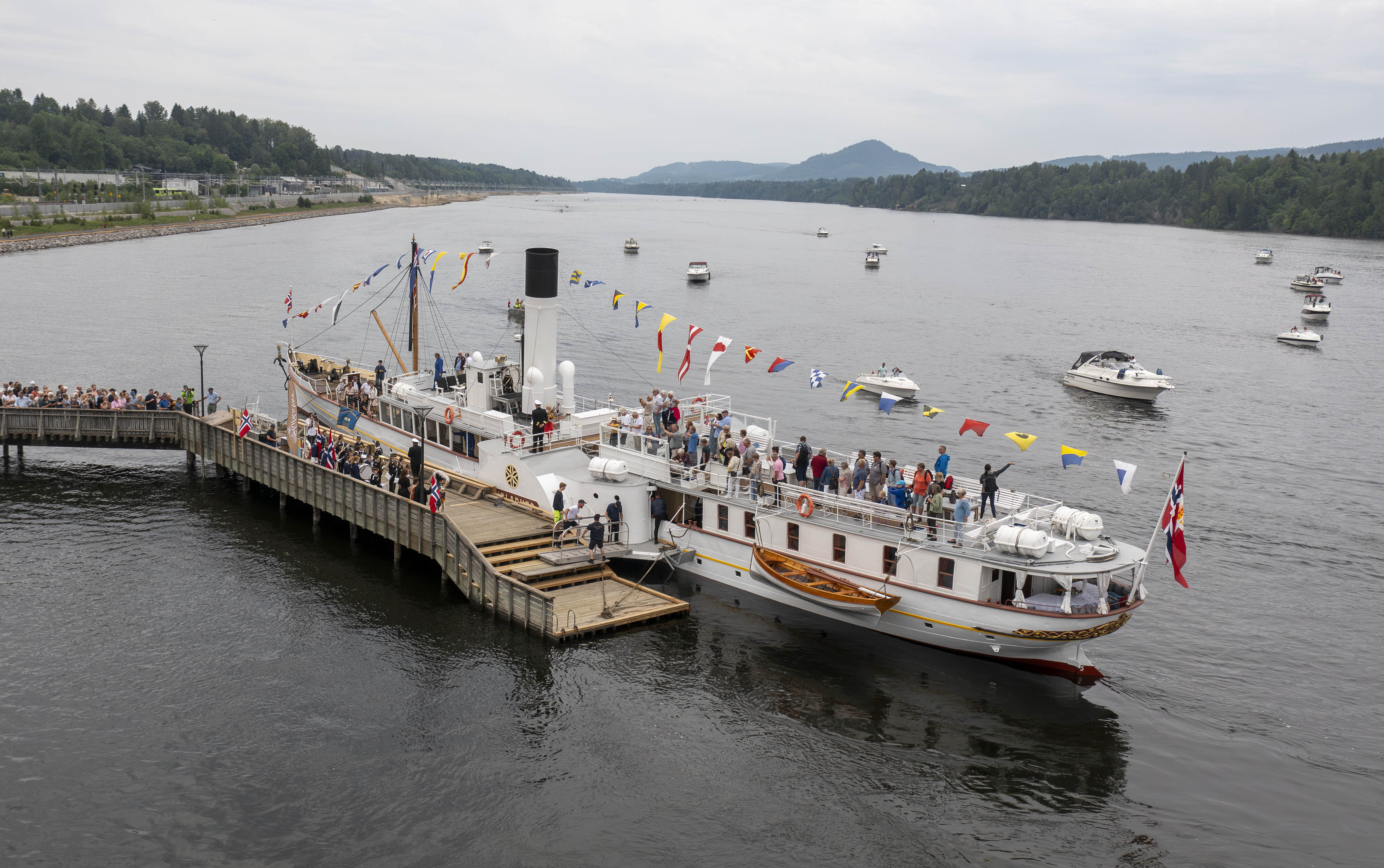 Skibladner har endelig lagt til kai i Eidsvoll igjen Skibladner har endelig lagt til kai i Eidsvoll igjen