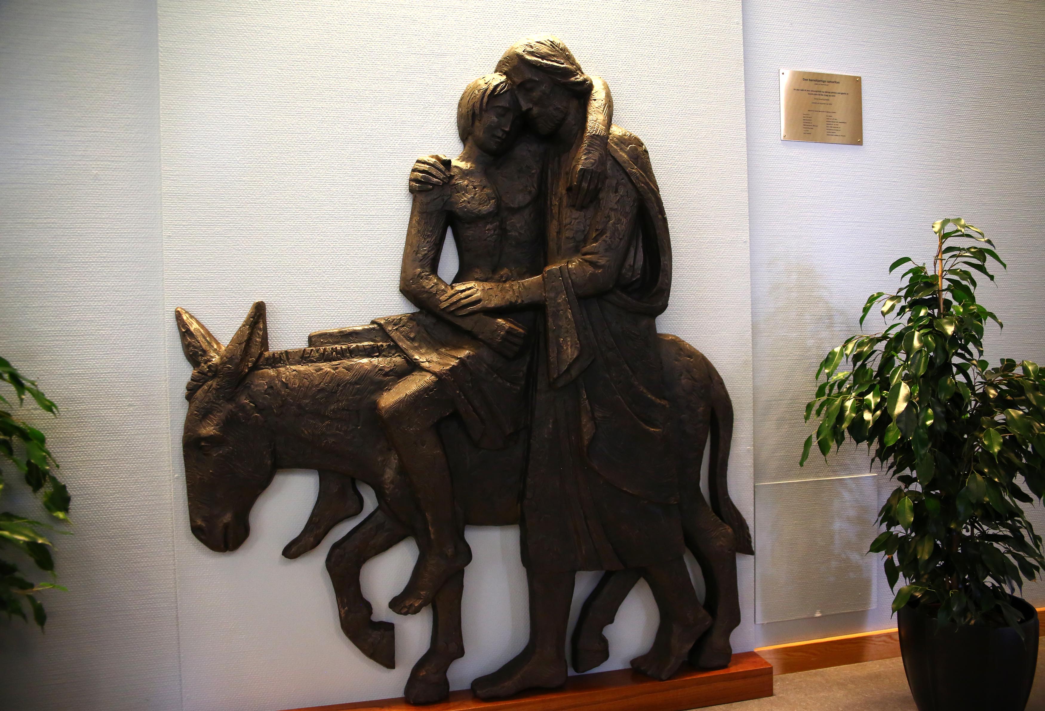 Den barmhjertige Samaritan av Sivert Donali - Avduket og plassert på Pålsejordet i 2016 Den barmhjertige Samaritan av Sivert Donali - Avduket og plassert på Pålsejordet i 2016