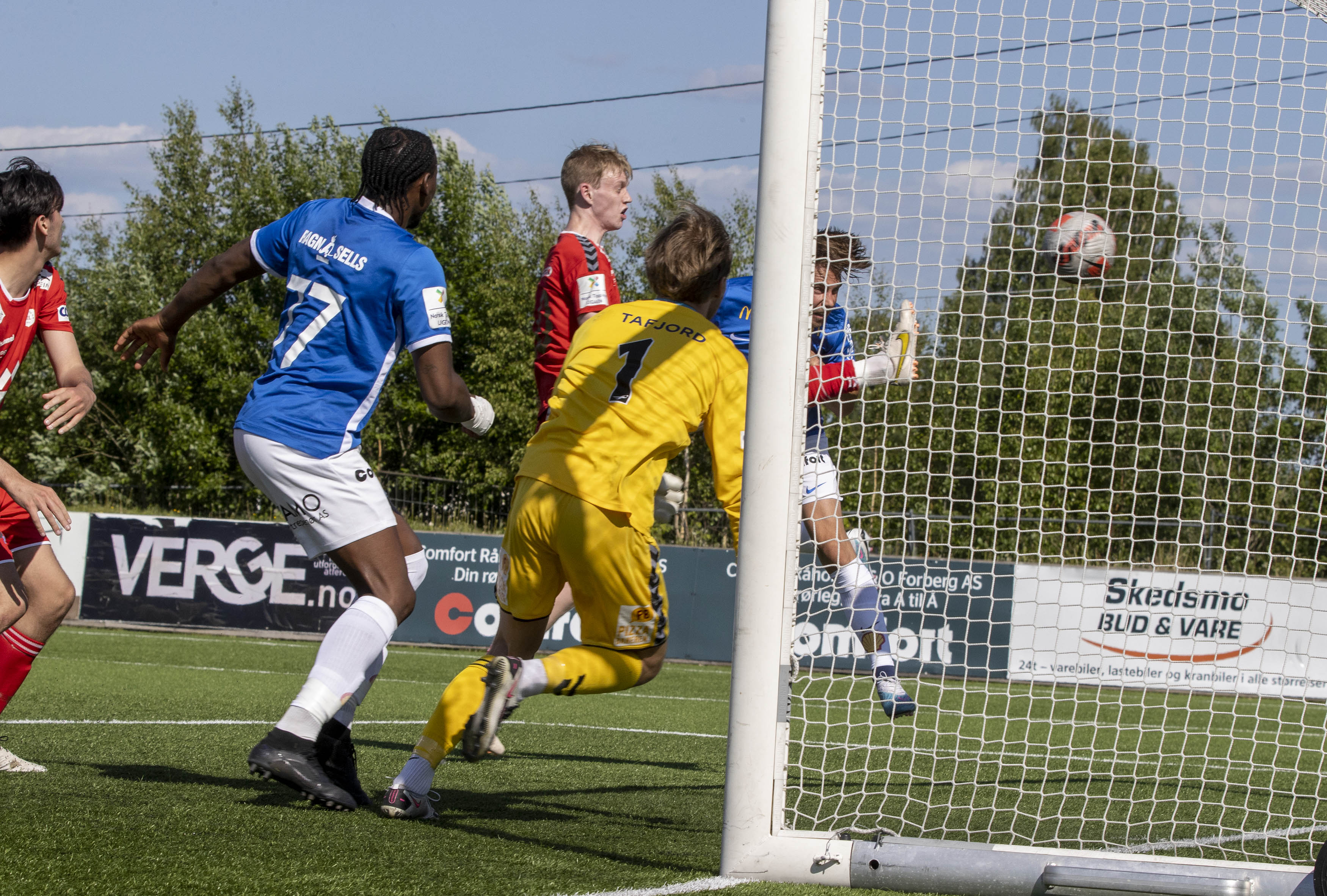 Her stanger Ole Kristian Langås inn sitt aller første mål for Eidsvold Turn