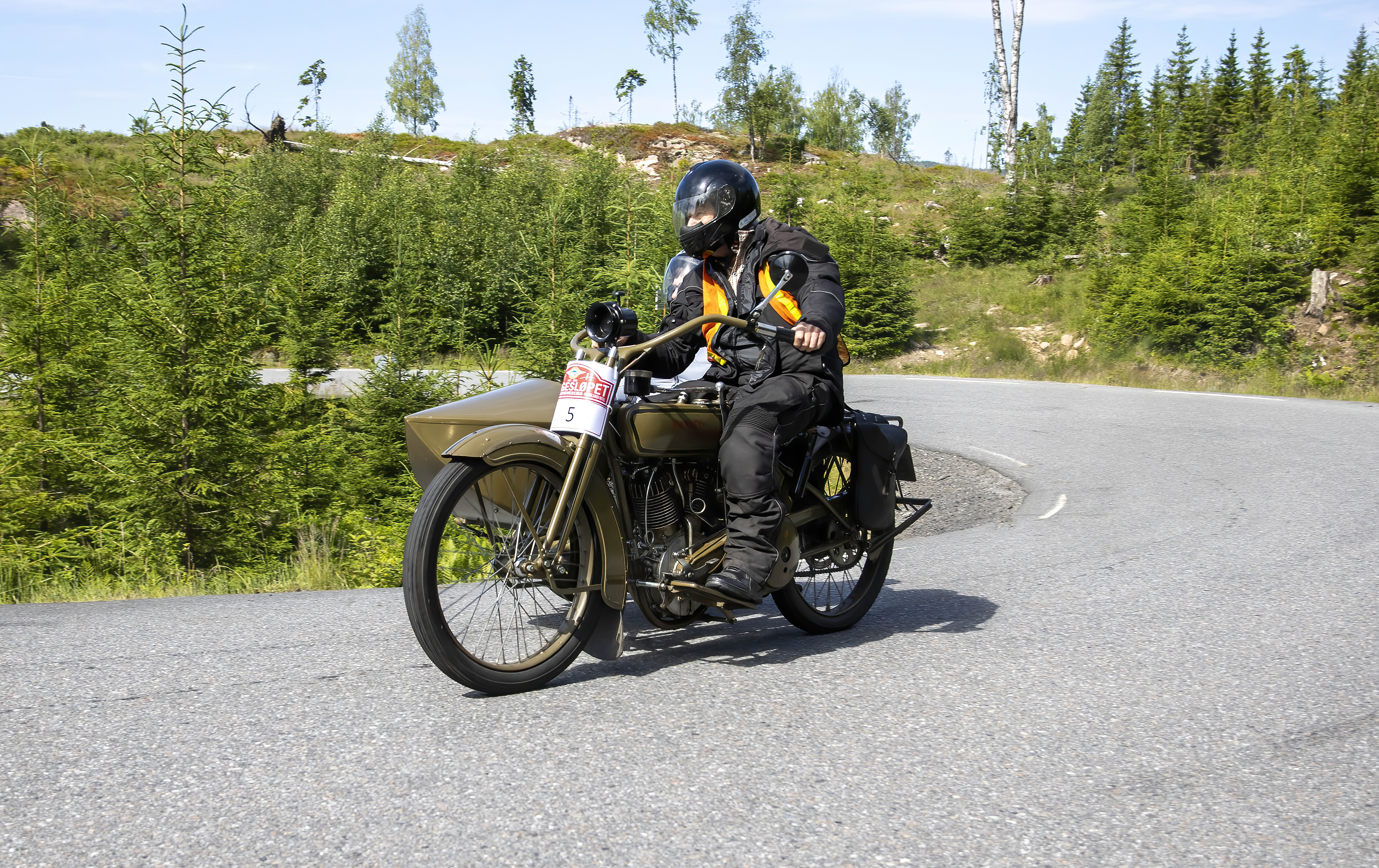Andreas Schytte Larssen fra Horten var eneste deltager med motorsykkel - en 1921 Harley Davidson med sidevogn