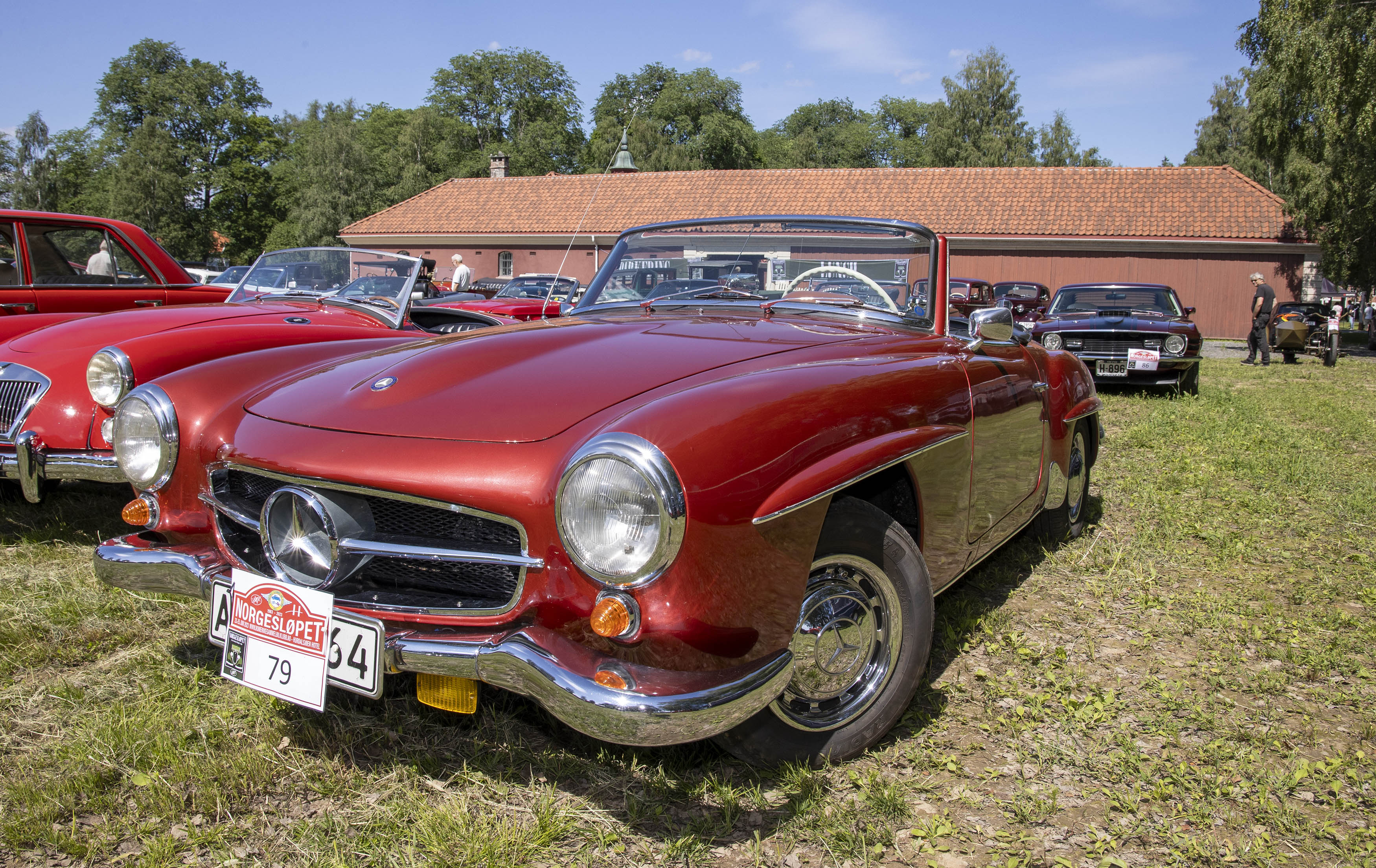 Ulf Ingmar Franz&eacute;n hadde tatt turen fra Charlottenberg med sin flotte 1958 Mercedes 190 SL