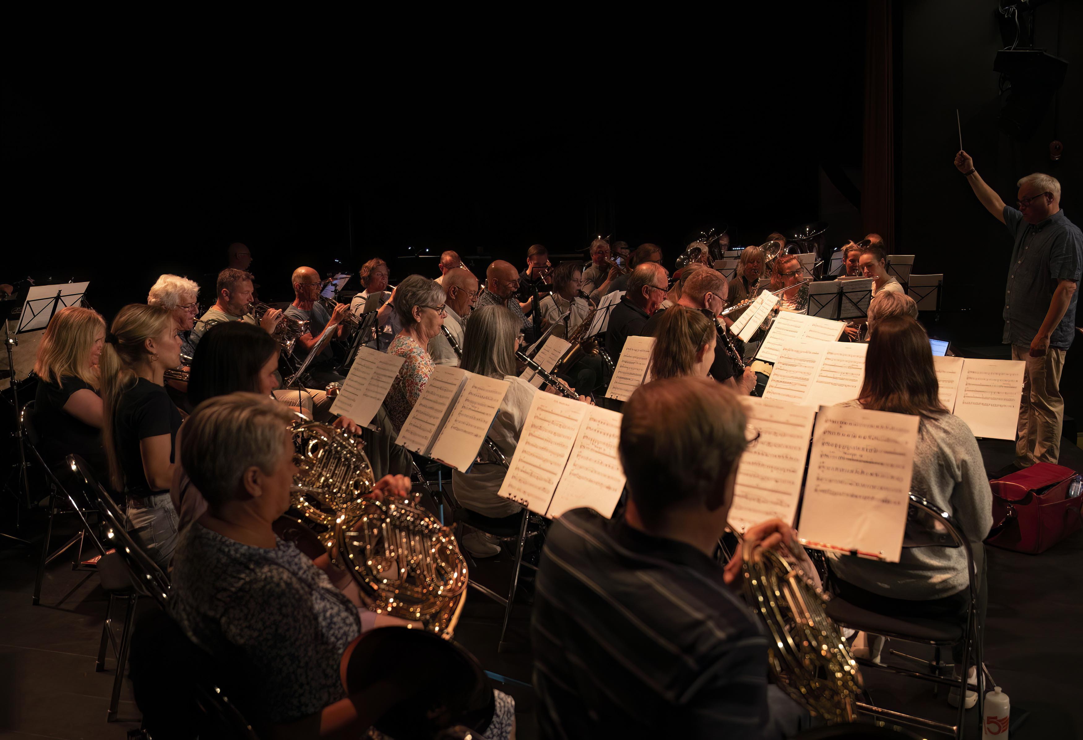 Det øves og øves til sommerkonserten i Panorama 17. juni Det øves og øves til sommerkonserten i Panorama 17. juni