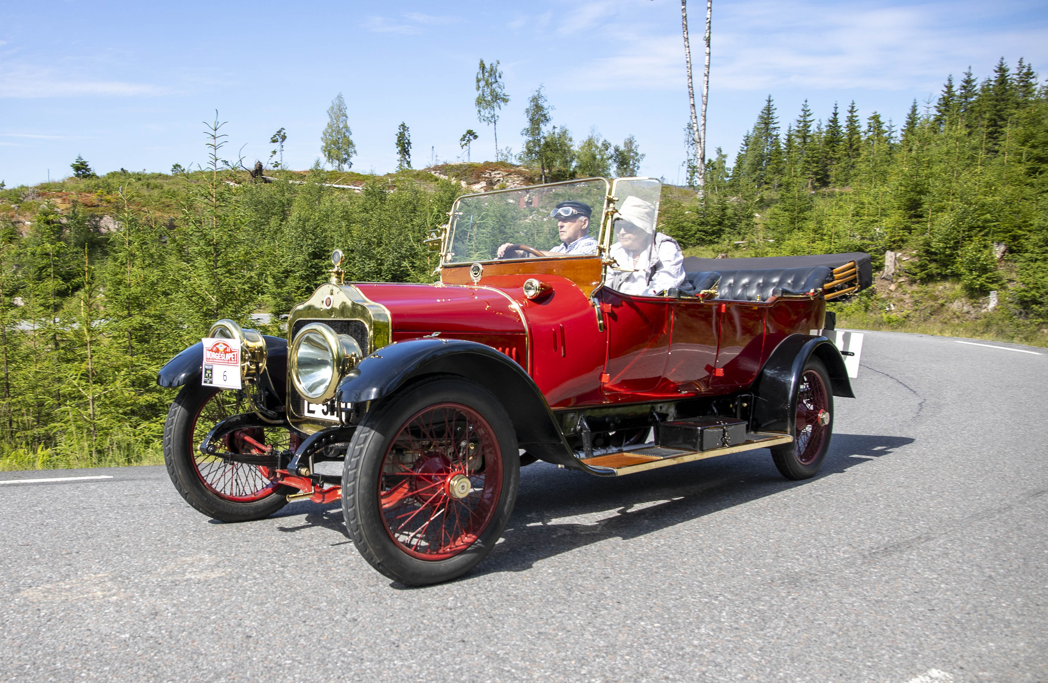 Ivar Bråthen fra Hamar med sin 1912 Minerva 7-seter
