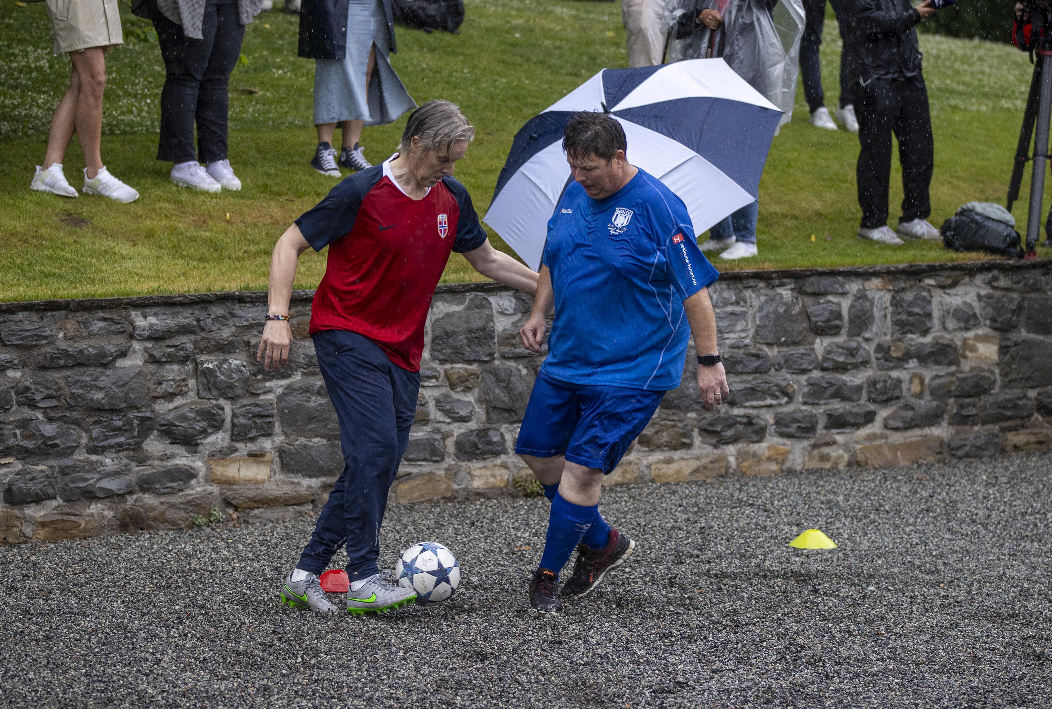 Jan Åge Fjørtoft prøver seg på en tunell