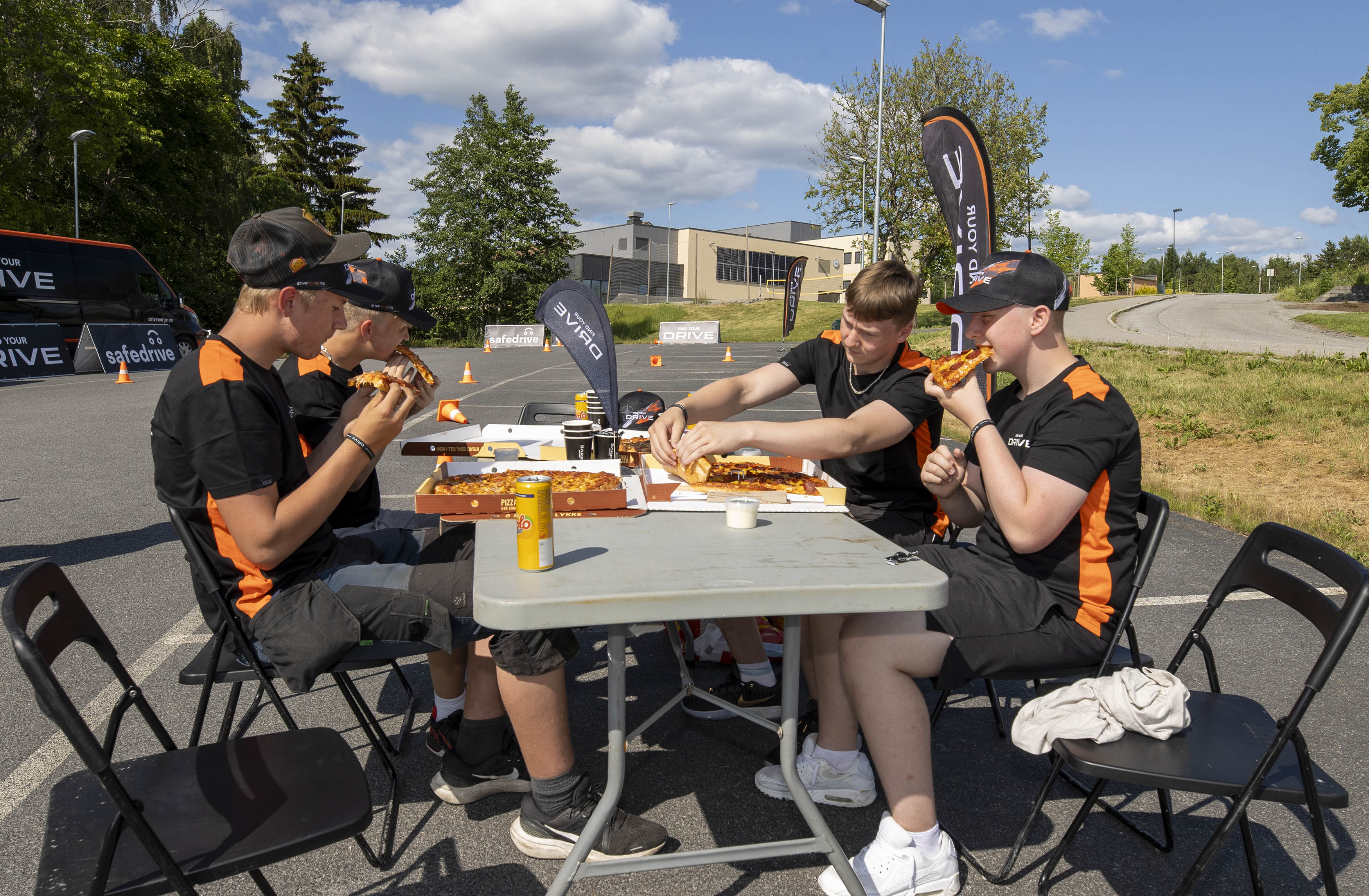 Til slutt vanket det pizza på guttene Til slutt vanket det pizza på guttene