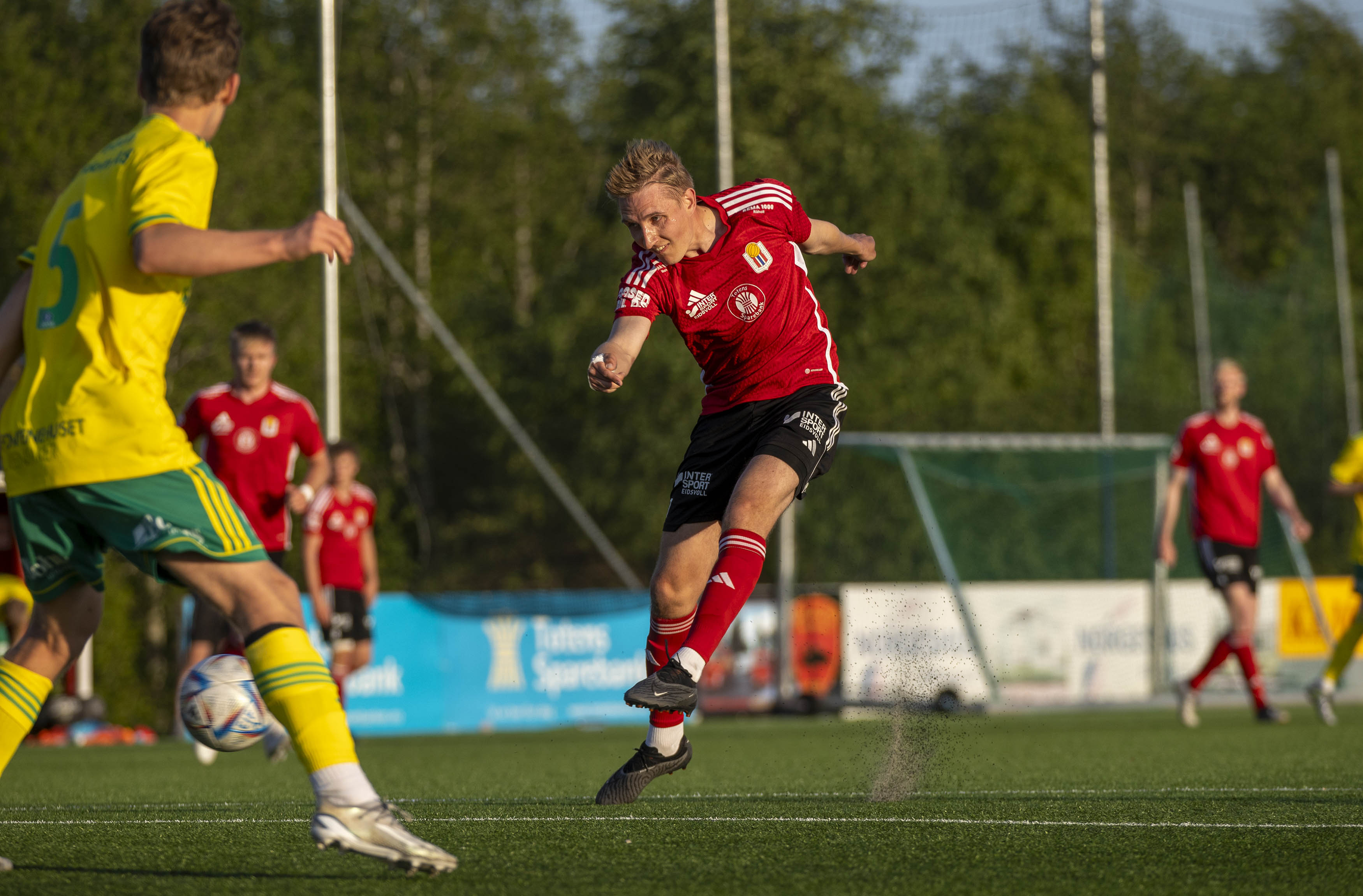 Kristoffer Trandum Nordlie fyrer av et skudd mot Kisa 2 Kristoffer Trandum Nordlie fyrer av et skudd mot Kisa 2