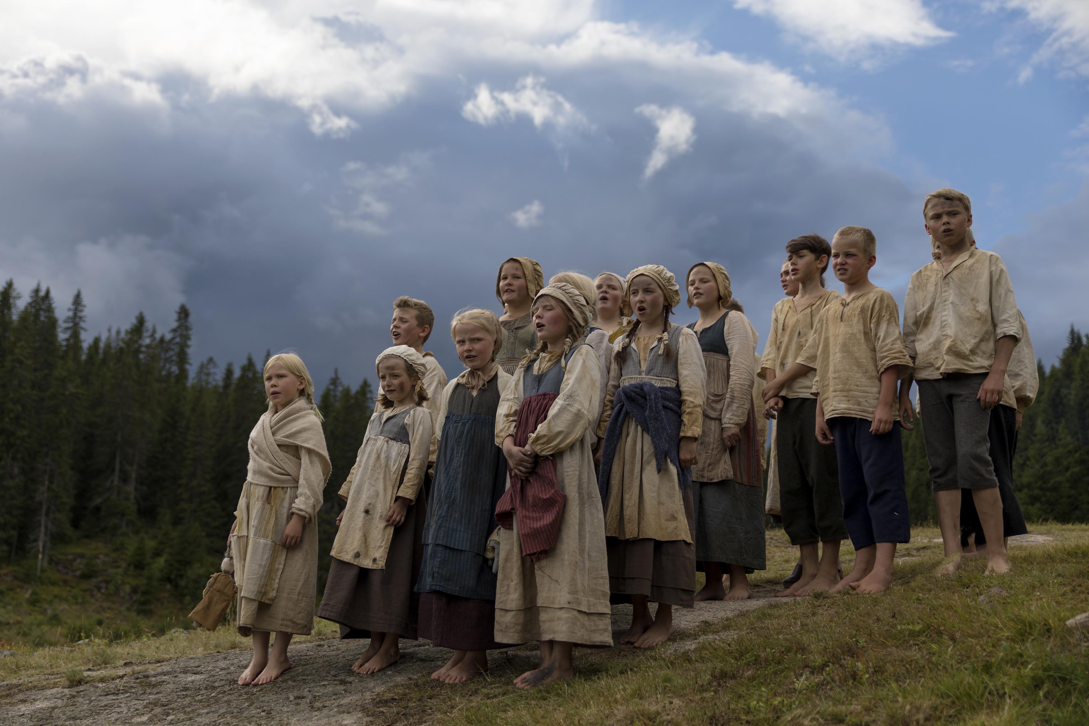 Barna har en viktig rolle under oppsetningen, hvorav flere kommer tilbake og er med år etter år