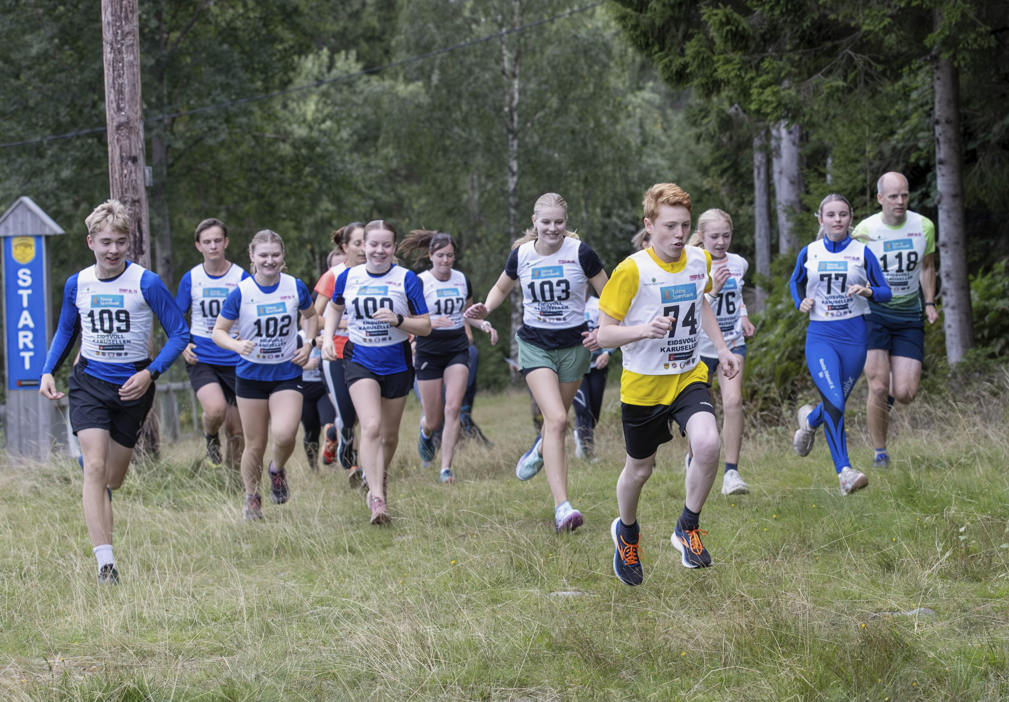 Christoffer Hermansen tok teten ut fra start, og var raskeste løper på 4 km 