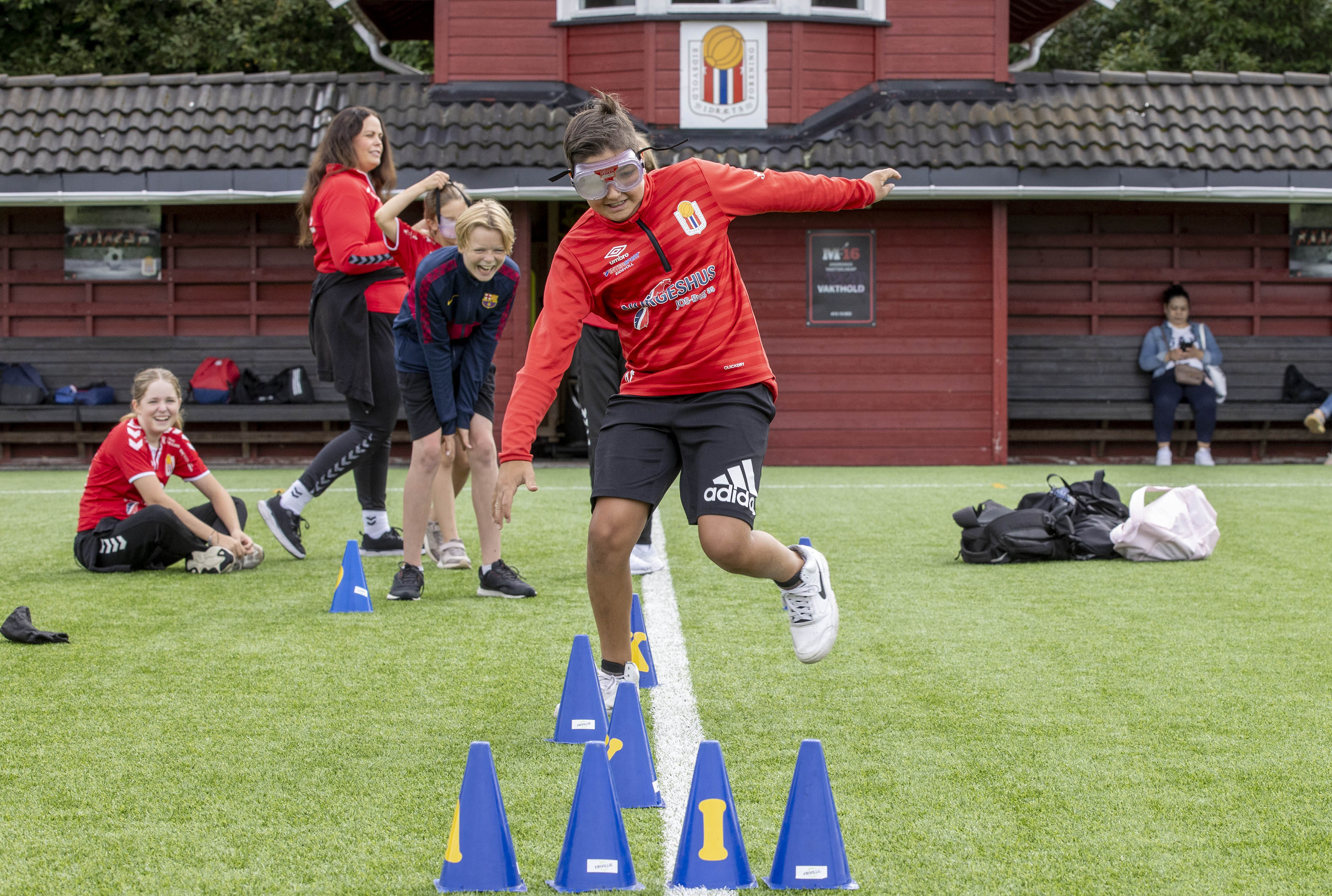 Slalåmløping med promillebriller var en krevende og morsom øvelse