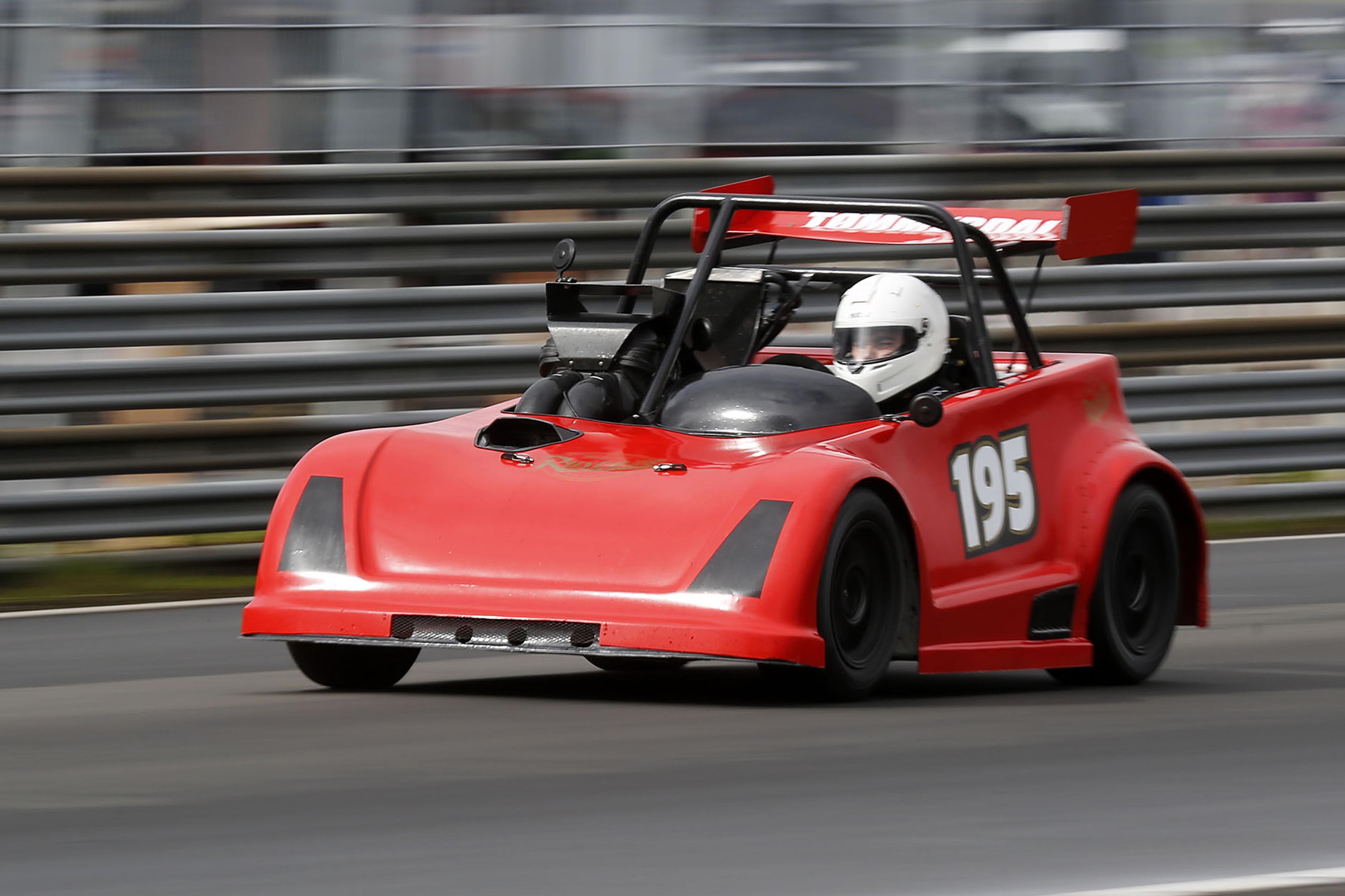 Her ser vi Lukas Tømmerdal på banen i Kinnekulle Her ser vi Lukas Tømmerdal på banen i Kinnekulle