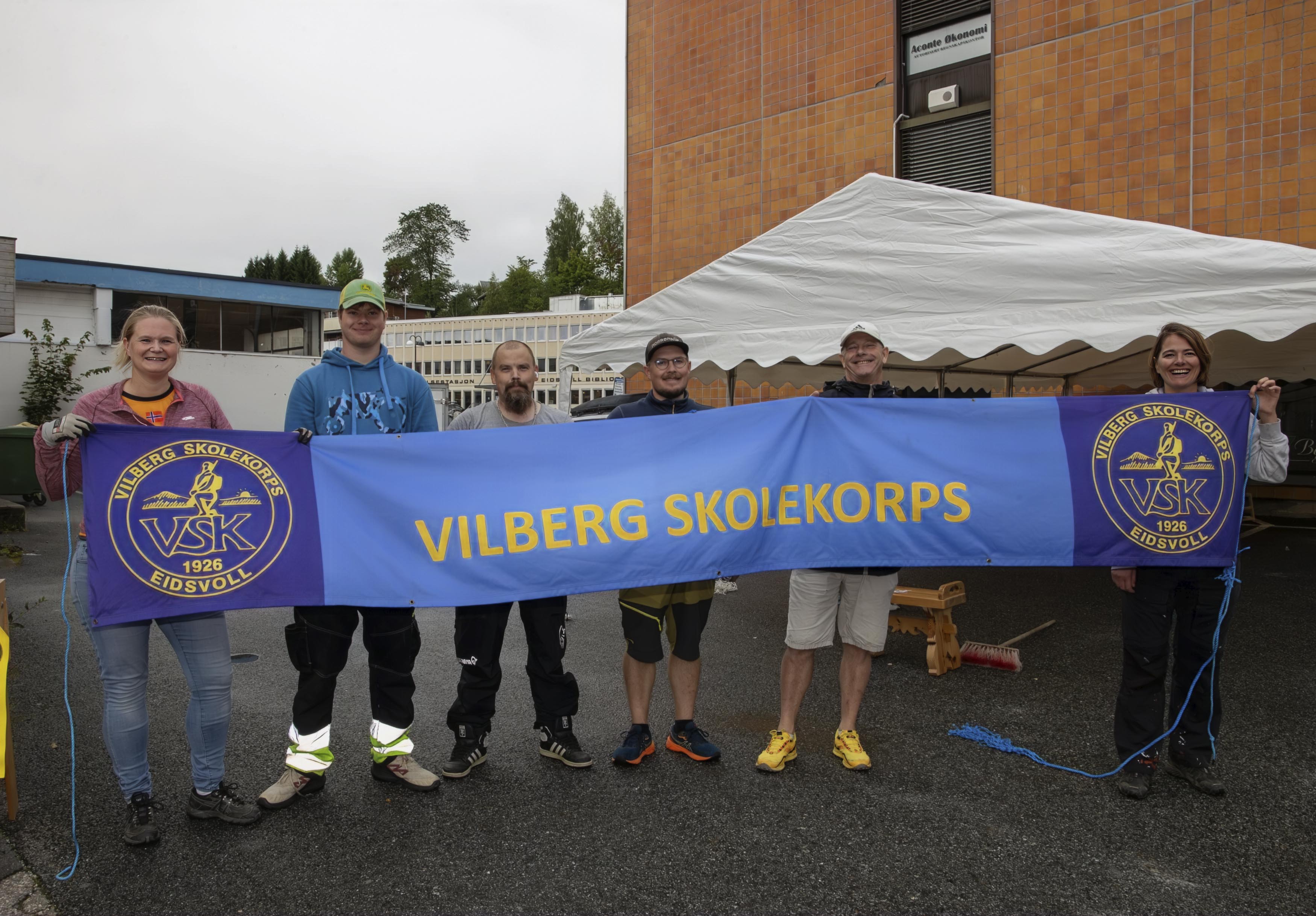 Fra venstre Anne-Marit Øsmundset, Andreas Aannerud Bråten, Kim Andre Nyhuus, André Gulbrandsen Strand, Bent Aannerud og Sidsel Bråten Fra venstre Anne-Marit Øsmundset, Andreas Aannerud Bråten, Kim Andre Nyhuus, André Gulbrandsen Strand, Bent Aannerud og Sidsel Bråten