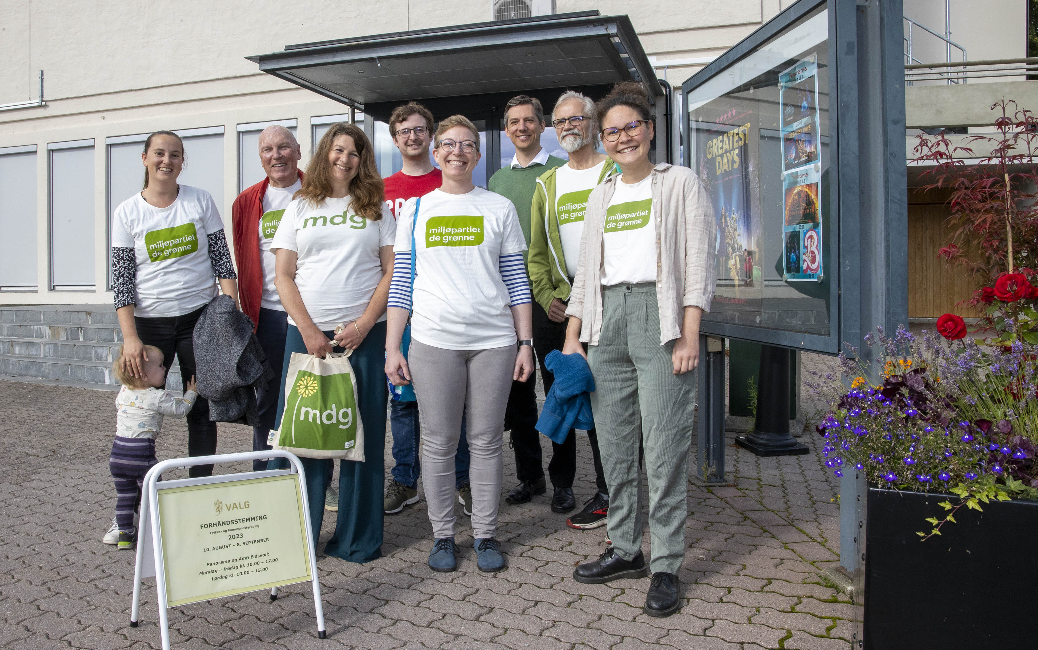 Fra venstre: Marie Loe Halvorsen, Njål Thorud, Kristin Seim Buflod, Tore Svestad, Renana Rabe, Kristoffer Robin Haug, Hans Petter Sveen og Margaret Sripo Sanner
