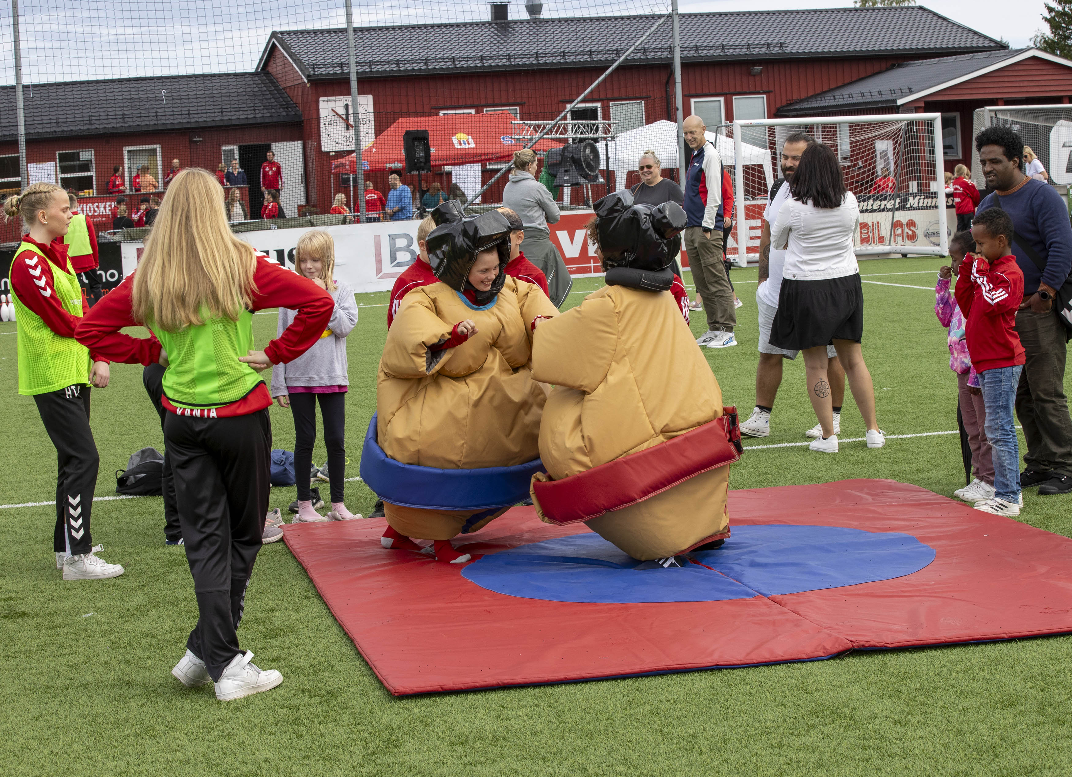 Sumobryting var også en populær aktivitet